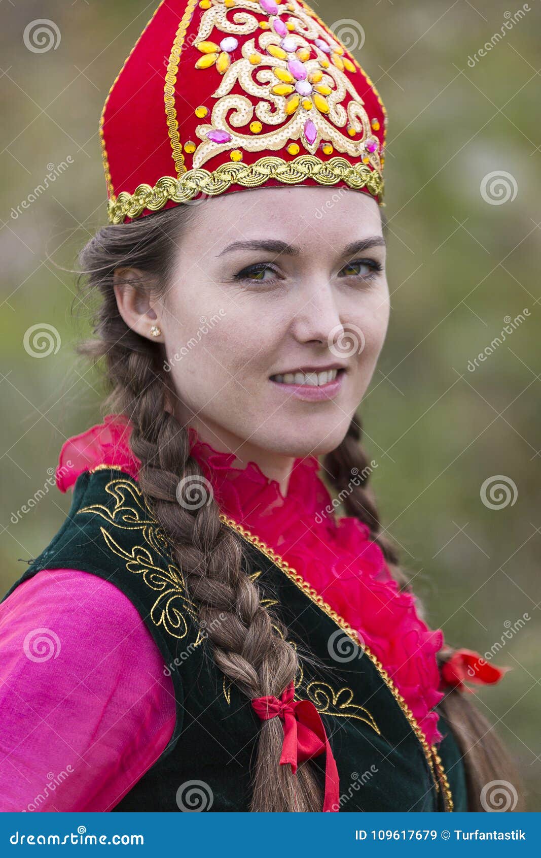 哈萨克族服饰文化解读 - 哔哩哔哩