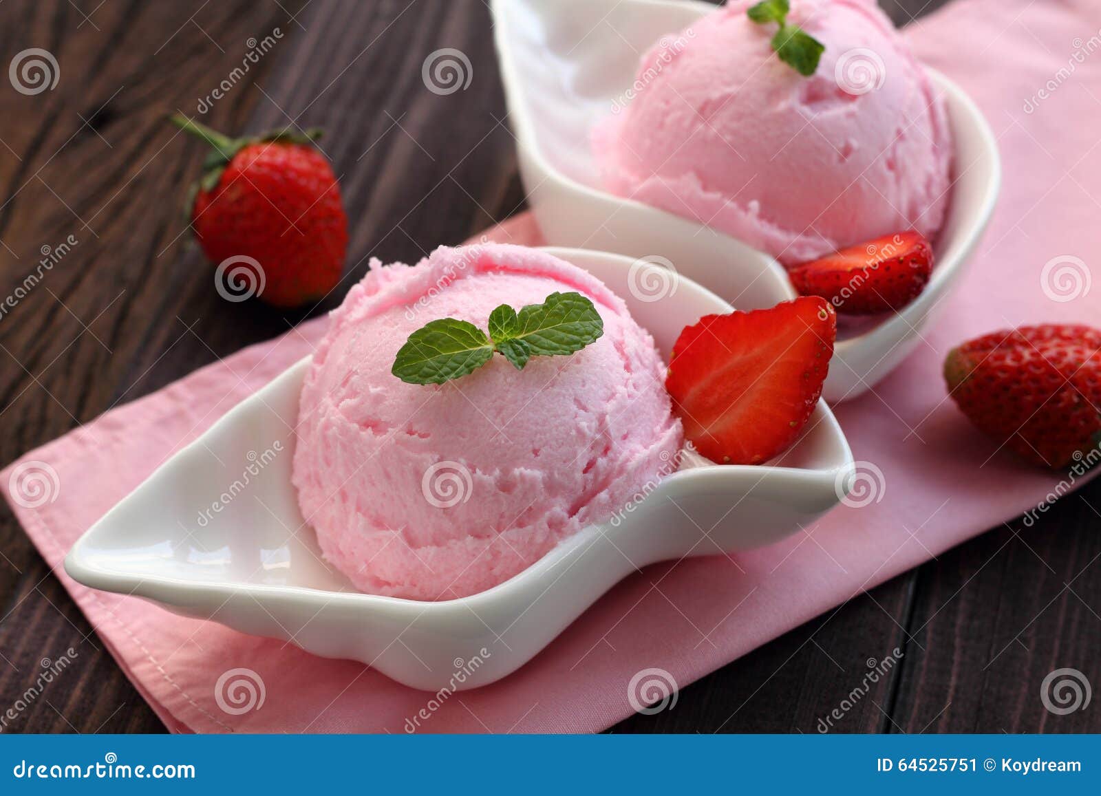 草莓冰淇凌细节 库存图片. 图片 包括有 粉红色, 部分, 勺子, 甜甜, 宏指令, 食物, 草莓, 射击 - 60051497