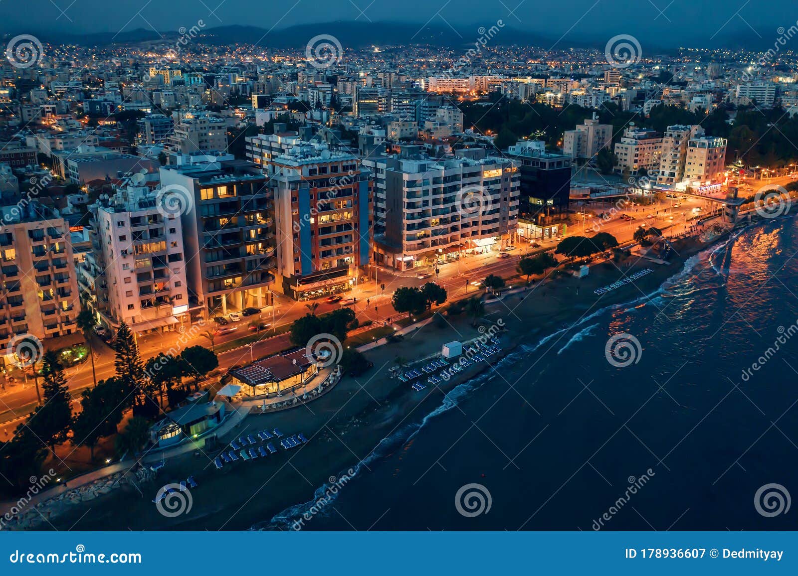 塞浦路斯利马索尔旧港鸟瞰图高清摄影大图-千库网