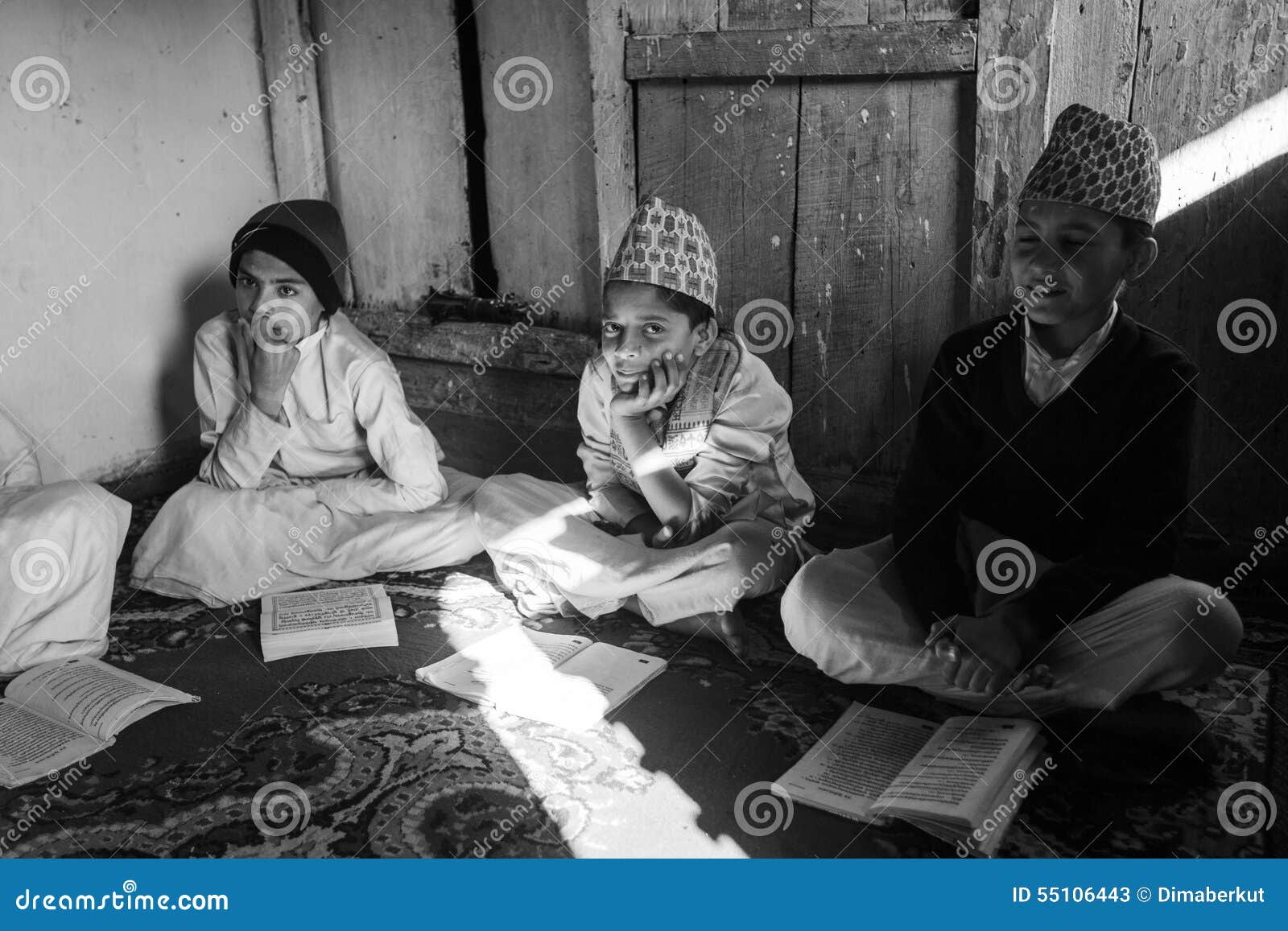 学校旅行的年轻尼泊尔学生到Bhaktapur 编辑类库存图片. 图片 包括有 表面, 男朋友, 子项, 加德满都 - 42609724