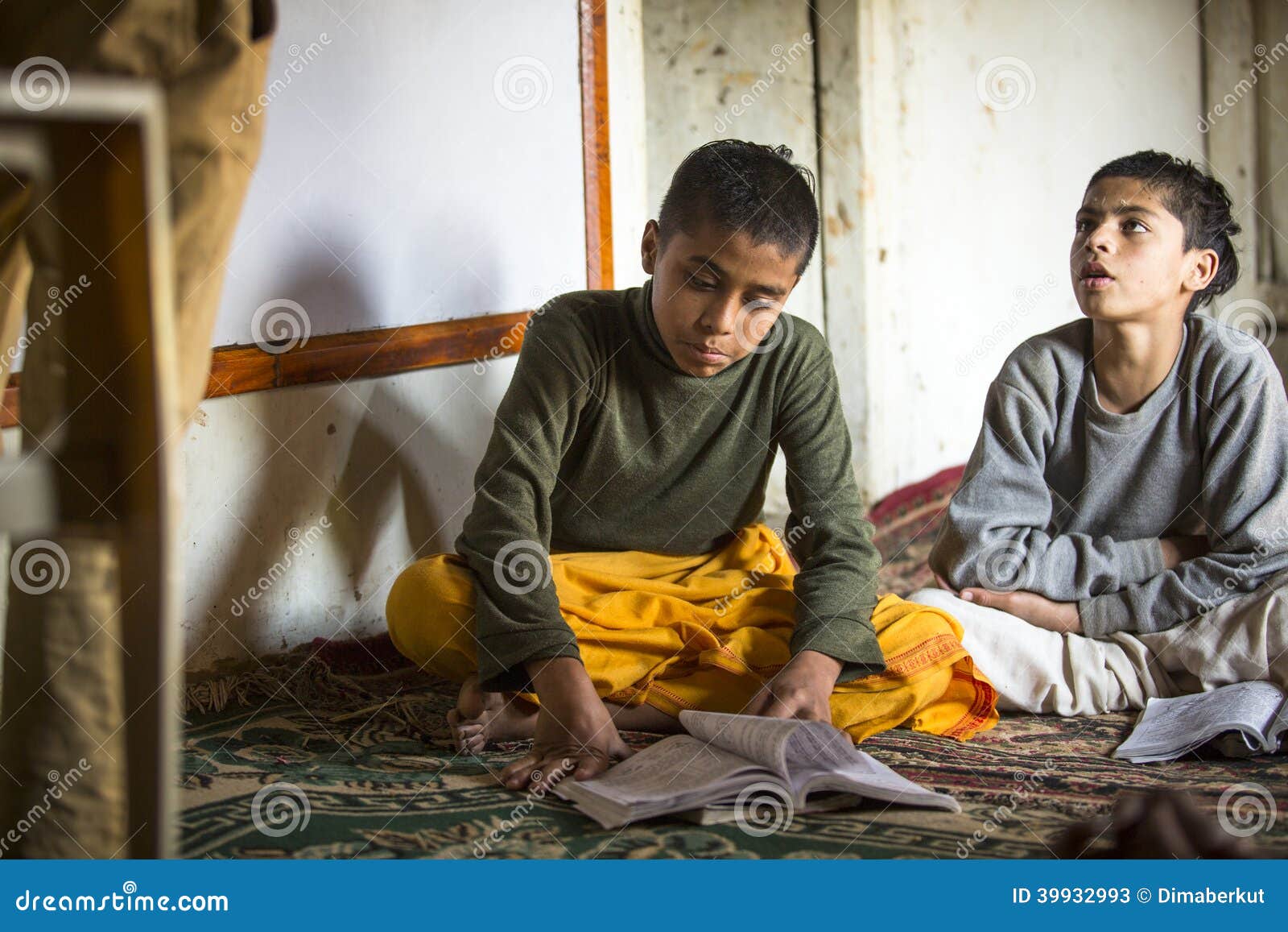 教训的未知的孩子在公立学校 编辑类图片. 图片 包括有 课程, 尼泊尔, 教育, 婴孩, 教室, 孩子, 人群 - 37723590