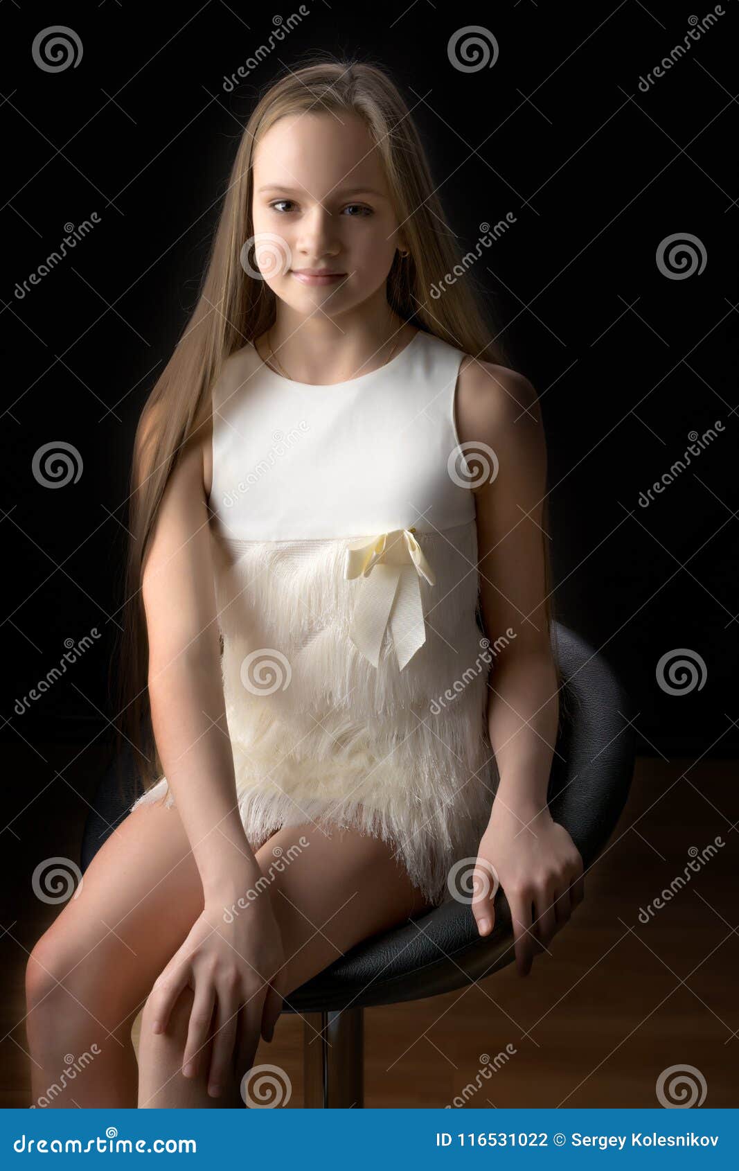 一个美丽的十几岁的女孩的特写镜头画象有长的头发的 库存照片. 图片 包括有 确信, 表面, 白种人, 女性 - 49369042
