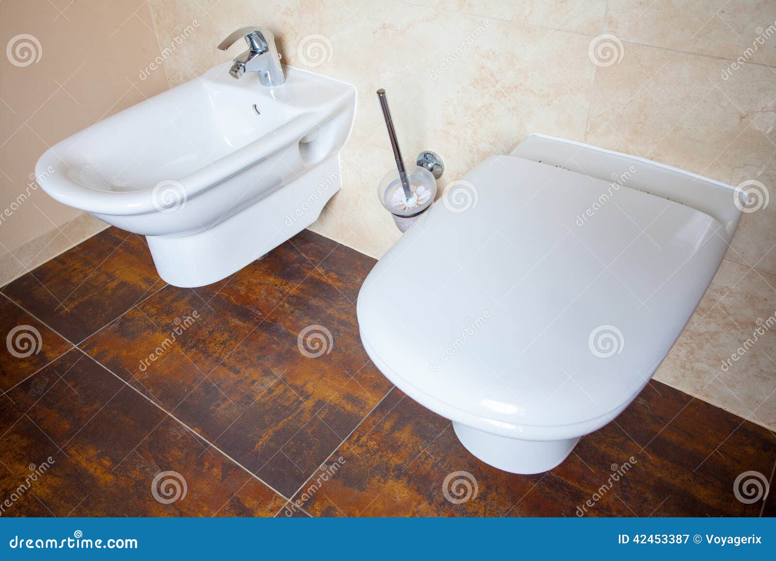净身盆瓦片 库存照片. 图片 包括有 洗手间, 户内, 位子, 几何, 双向, 卫生, 内部, 木盆, 时髦 - 5851920