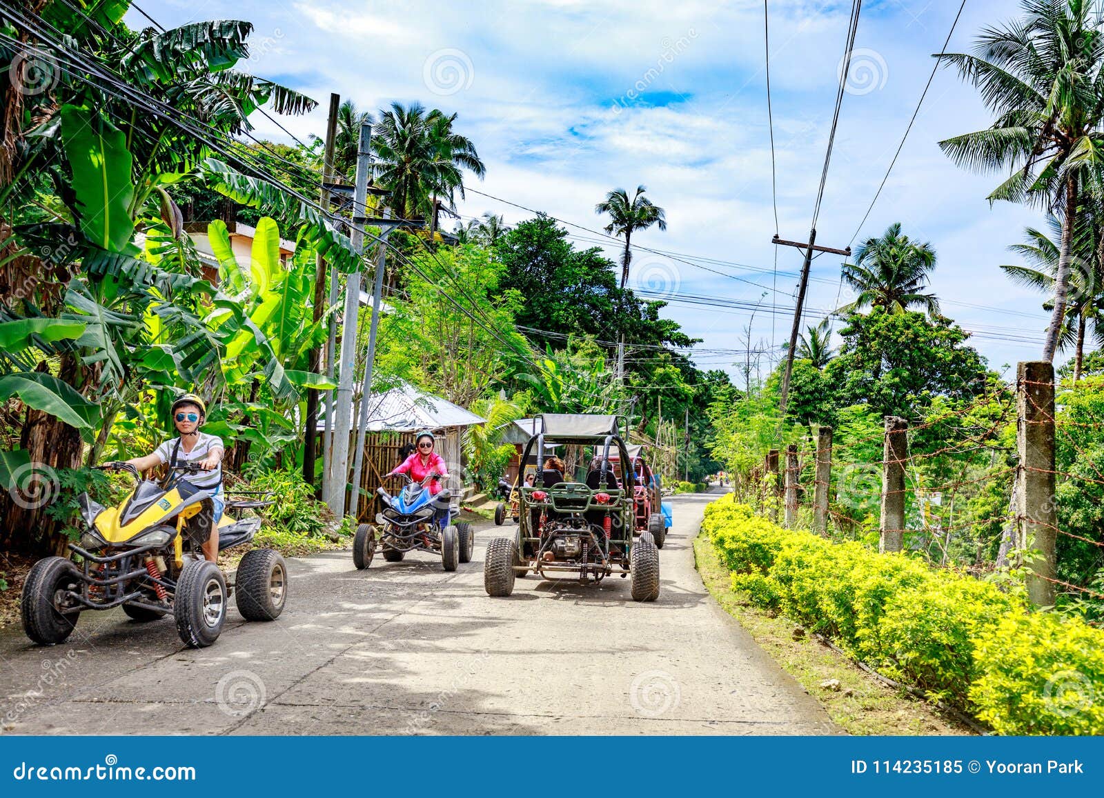 博拉凯，菲律宾- 2017年11月18日：去的博拉凯ATV登上Luho，一次驾驶的冒险