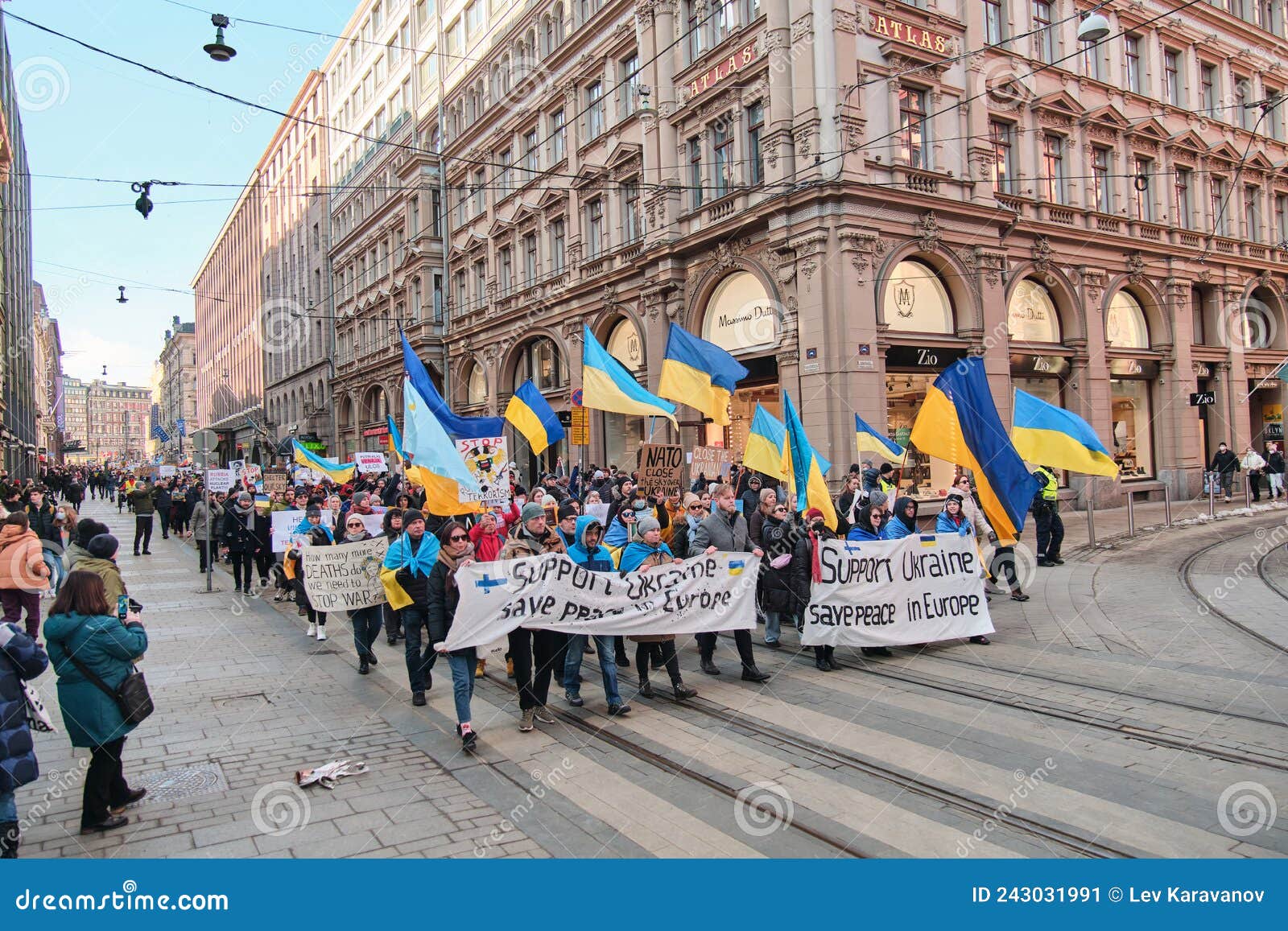 反战示威 遍地开花 柏林10万人抗议俄侵乌 - 国际 - 俄乌之战