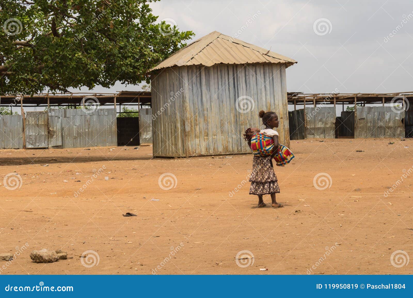 可怜的矮小的农村女孩 编辑类照片. 图片 包括有 女孩, 懒人, 杂乱, 现有量, 哀伤, 身无分文, 安曼人 - 83008746