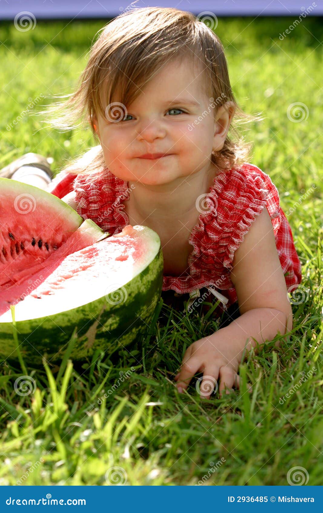 zdjęcie Dziewczynka Uśmiech dziecko arbuz Kawałek Trawa