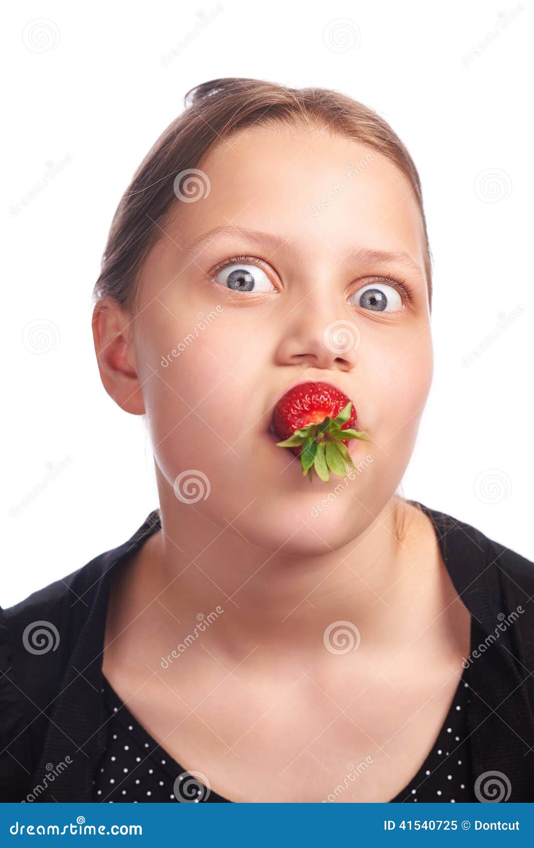 小孩子吃开胃草莓 库存照片. 图片 包括有 吃饭, 维生素, 甜甜, 他的, 草莓, 附属程序, 小孩, 手指 - 57794934