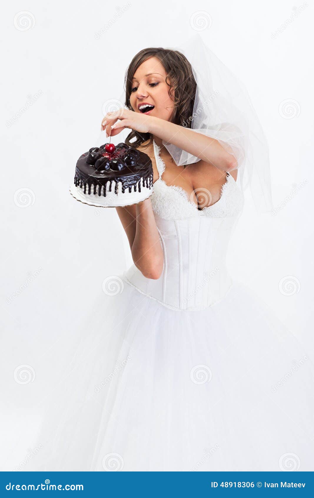 新娘蛋糕新郎婚礼 库存照片. 图片 包括有 丈夫, 一起, 活动, 蛋糕, 当事人, 婚姻, 新婚佳偶, 妻子 - 4733292
