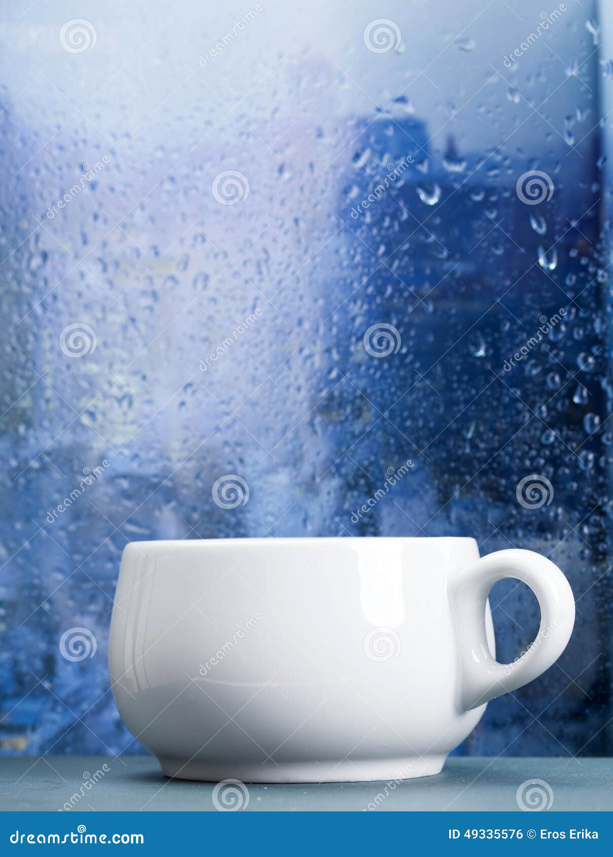 一個下雨的晨早 聴著下雨的夜晚 看著咖啡想著一個人 徘徊著回憶著甜與苦的—刻 2016願快樂與你常在 ☔🐷😌💭… | Flickr