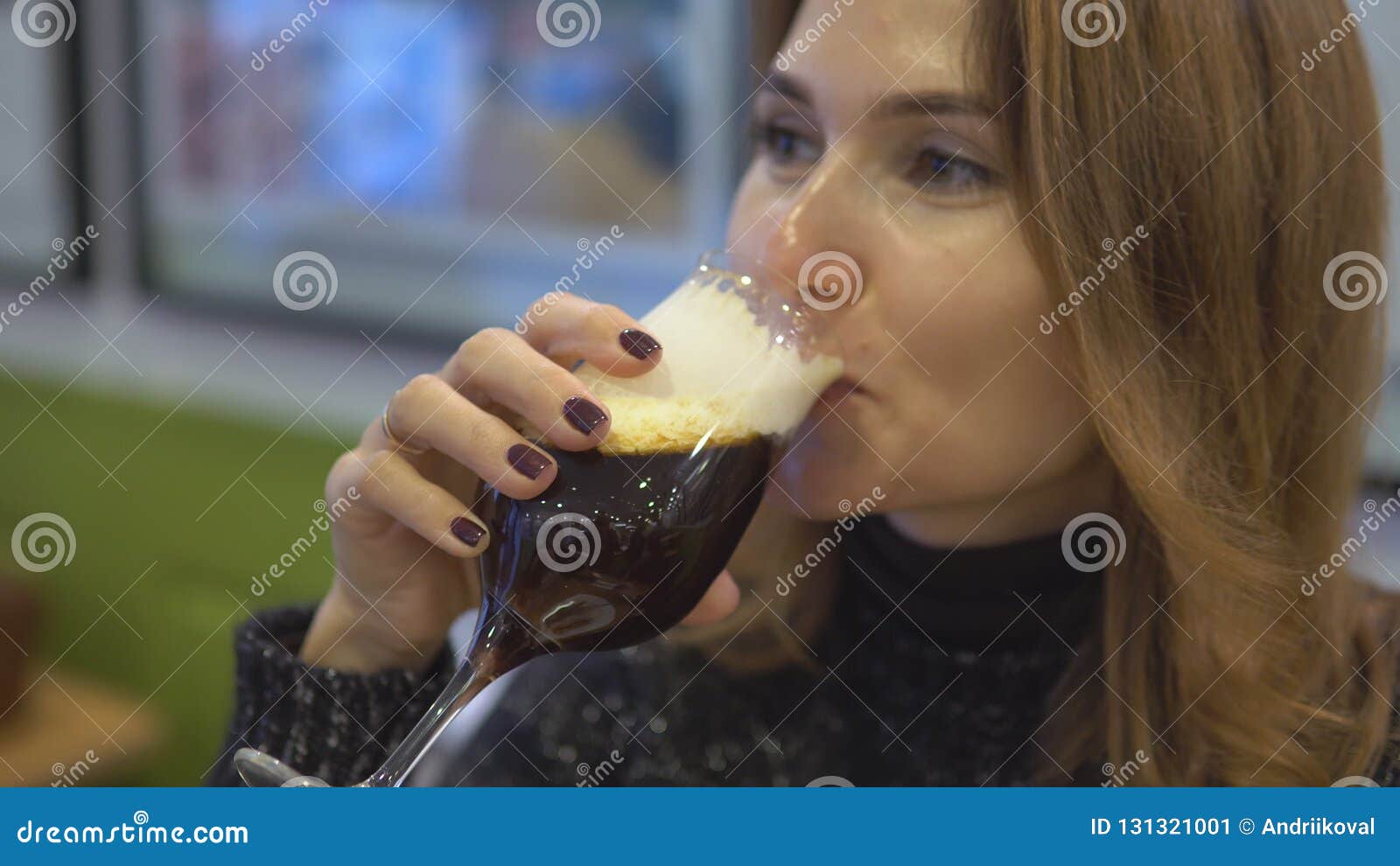 喝咖啡的女人图片大全-喝咖啡的女人高清图片下载-觅知网