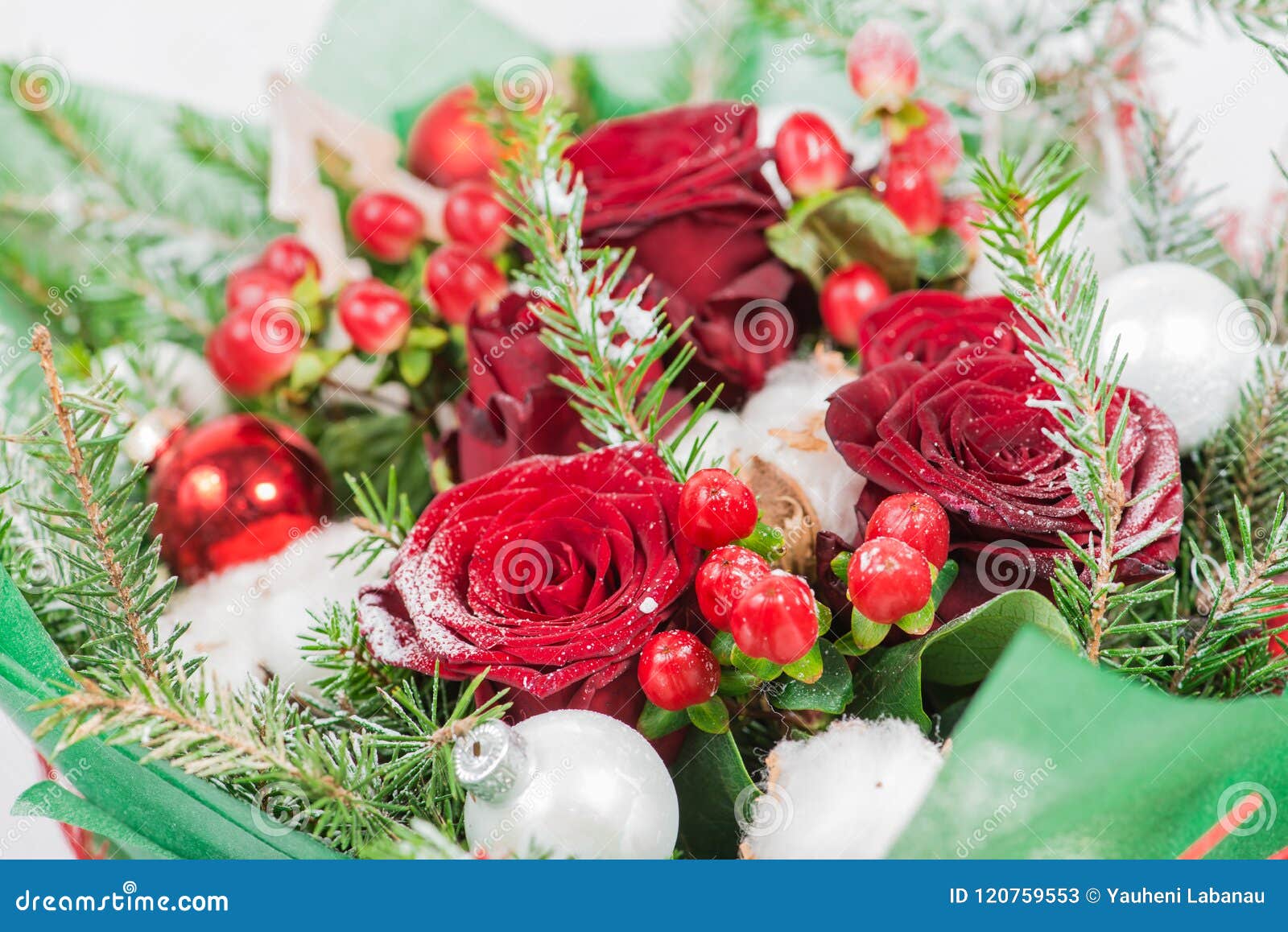 红玫瑰+平安果搭配圣诞装饰物【圣诞节平安果小花束】_圣诞鲜花_按用途选购_溢香缘鲜花