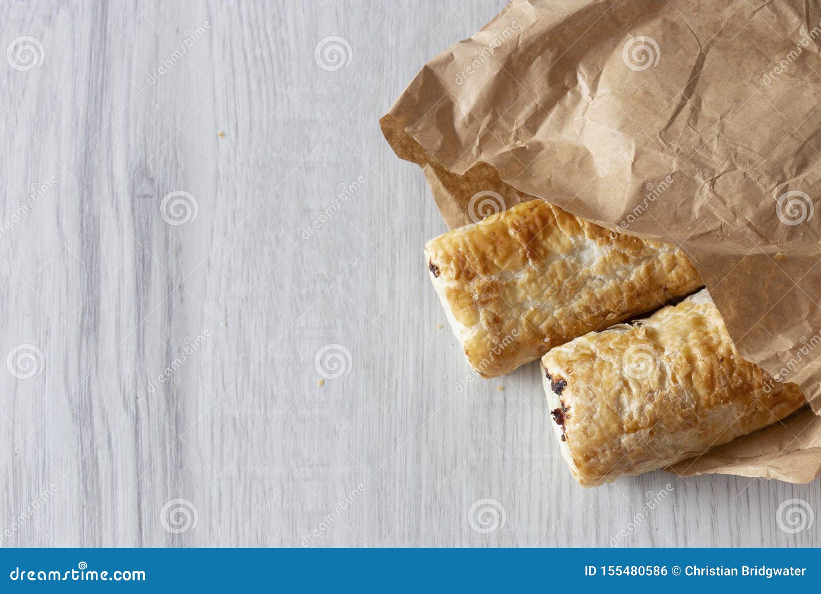 腊肠卷，酥皮点心包裹了香肠，在毯子，在面团的香肠饼的油煎的香肠 库存图片 - 图片 包括有 营养, 贝多芬: 136379229