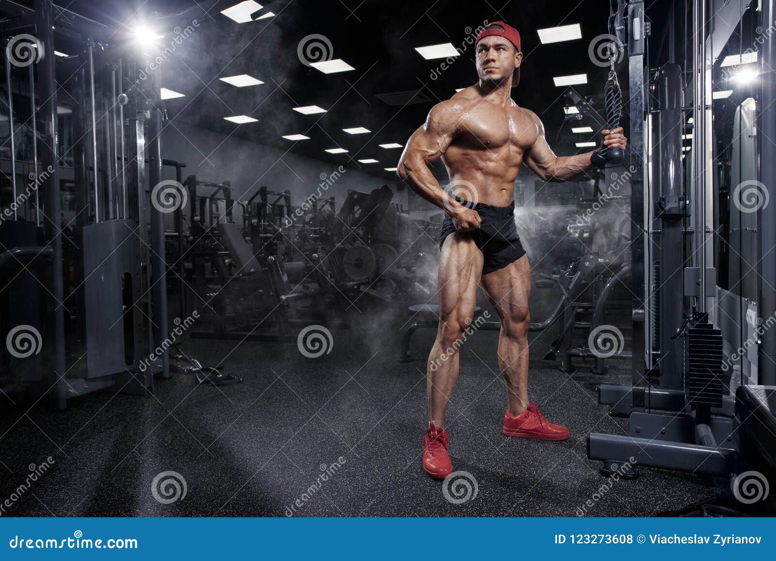 肌肉爱好健美者锻炼躯干 库存图片. 图片 包括有 胸口, 健康, 男人, 创造性, 推力, 室内, 倒钩 - 72580097