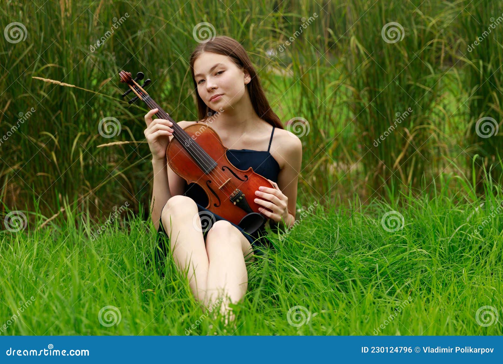 女孩,小提琴,花,椅子,陈设,音乐壁纸高清大图预览1920x1080_美女壁纸下载_墨鱼部落格