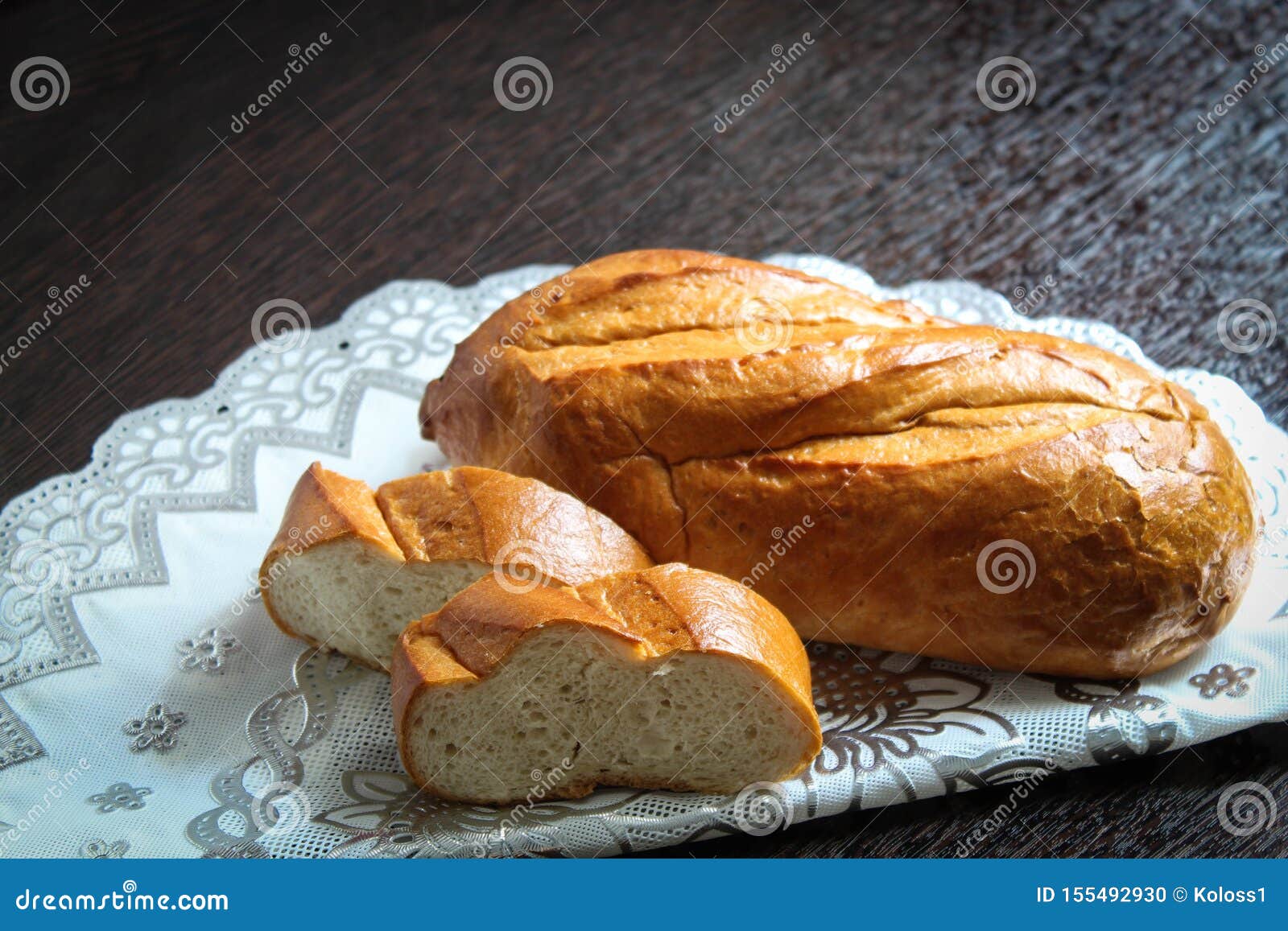 Fresh White Bread on Tablecloth with Silver Patterns 库存照片 图片 包括有 部分