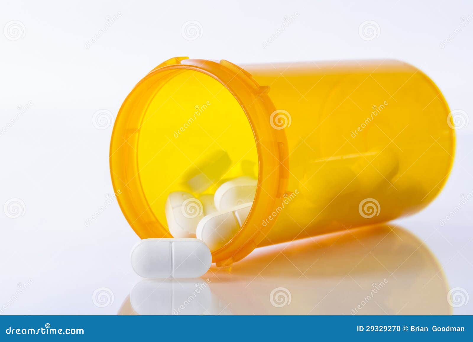 在瓶的药片. 在药瓶的空白规定药片