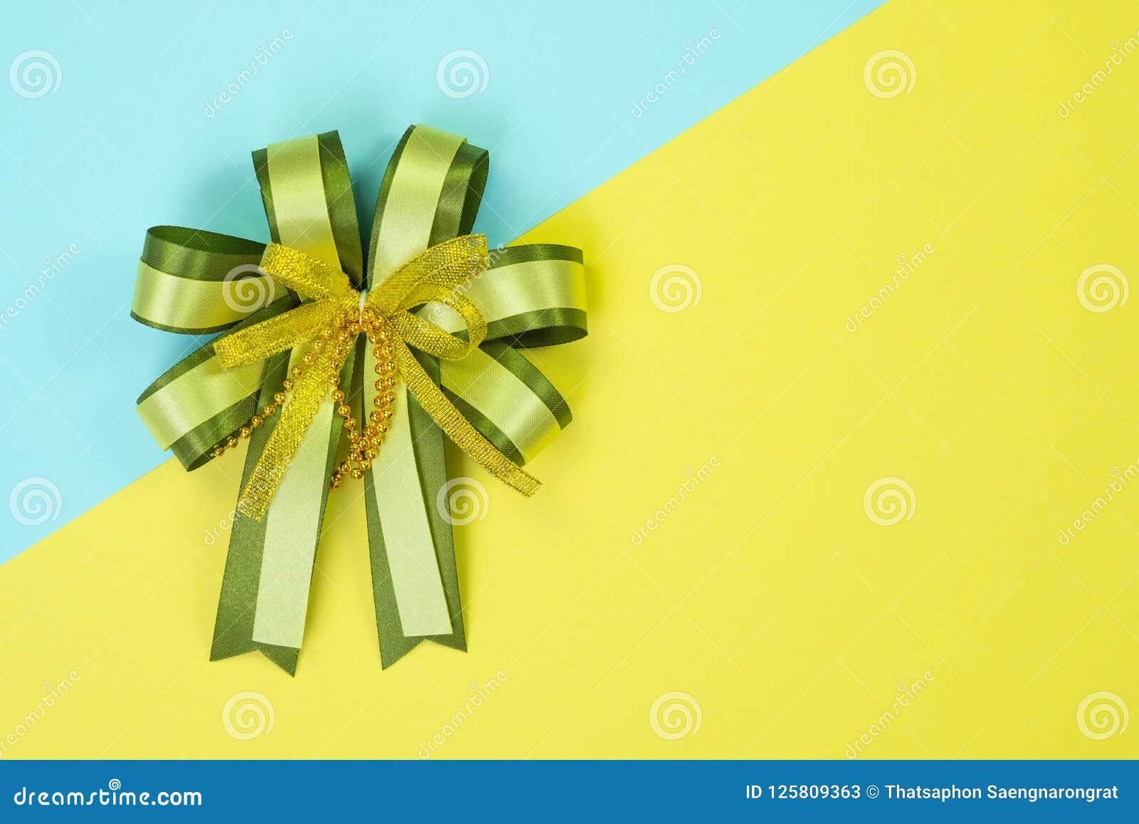 绿色丝带 库存图片. 图片 包括有 丝带, 背包, 典雅, 当事人, 生日, 庆祝, 空白, 存在, 装饰 - 27935511