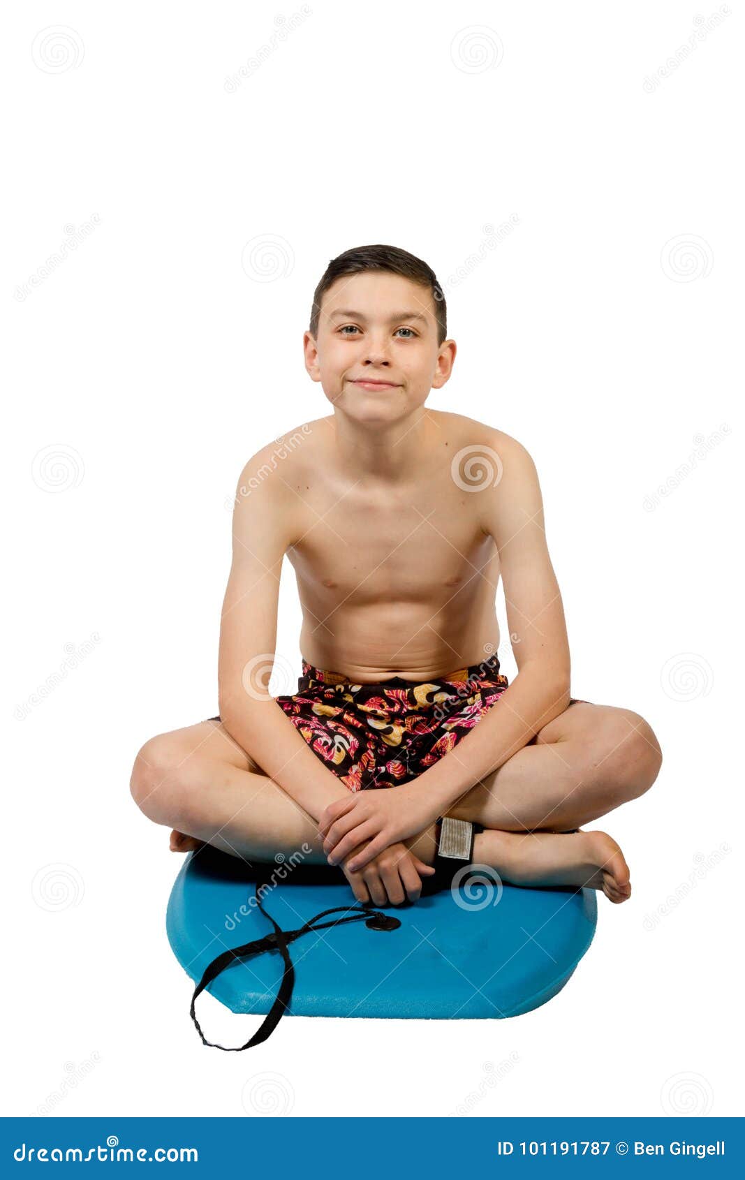 十八岁的十几岁的男孩举的重量 库存照片. 图片 包括有 推力, 严格, 吟呦诗人, 男朋友, 力量, 增强 - 106699916