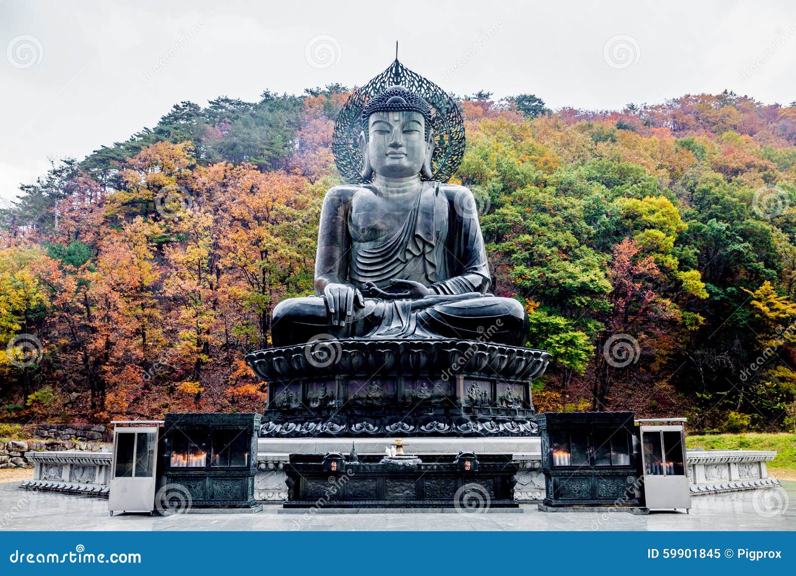 在雪岳山国立公园,韩国的Sinheungsa寺庙库存图片. 图片包括有宗教