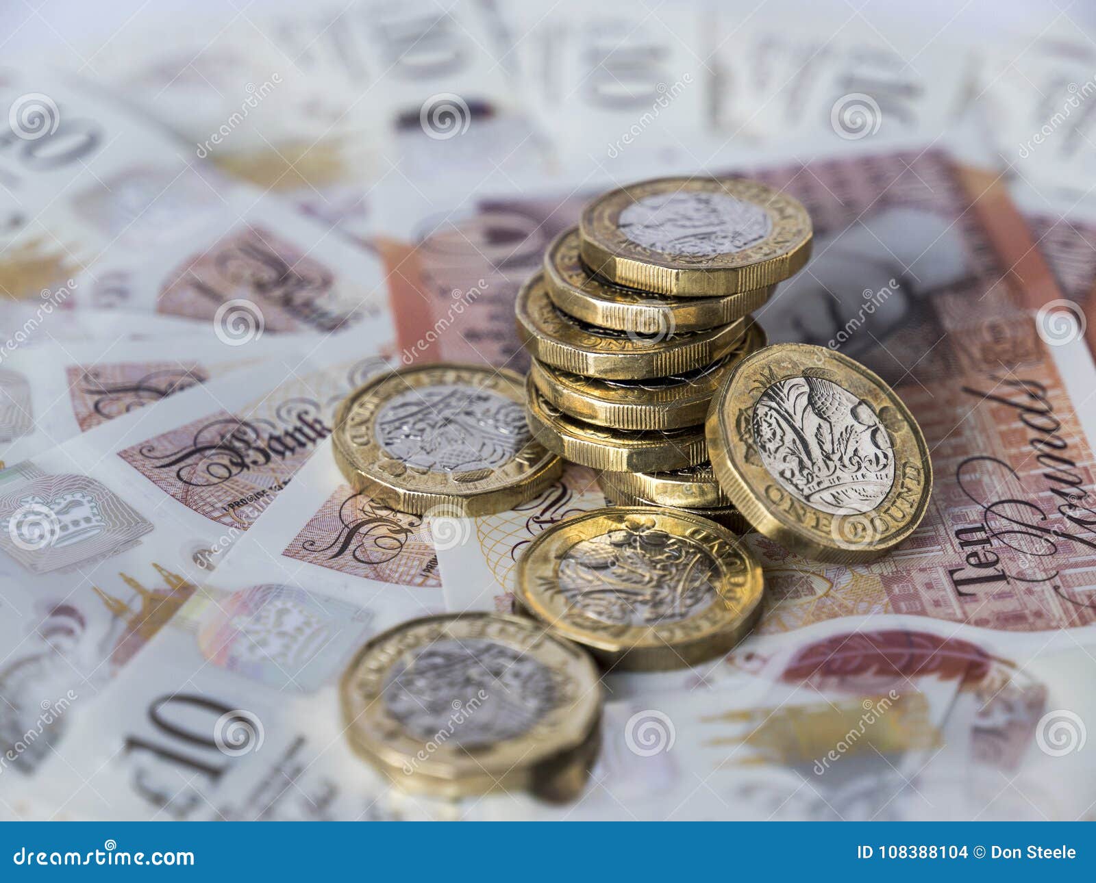 新的1英镑硬币-深堆 编辑类图片. 图片 包括有 现金, 关闭, 硬币, 充分, 重点, 部门, 蓝蓝, 前面 - 91780625