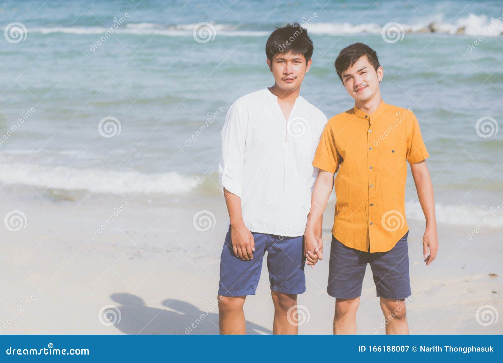 年轻而帅气的亚洲男性同性恋者肖像 库存图片. 图片 包括有 男人, 成人, 婚姻, 聚会所, 友谊, 同性恋 - 214708931