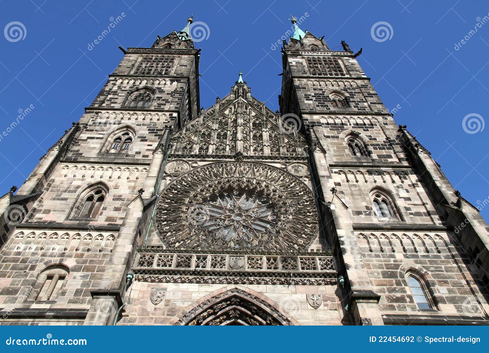【携程攻略】纽伦堡圣洛伦茨教堂景点,这是一座基督新教的教堂，教堂看上去非常的气势磅礴，雄伟壮观，塔顶…