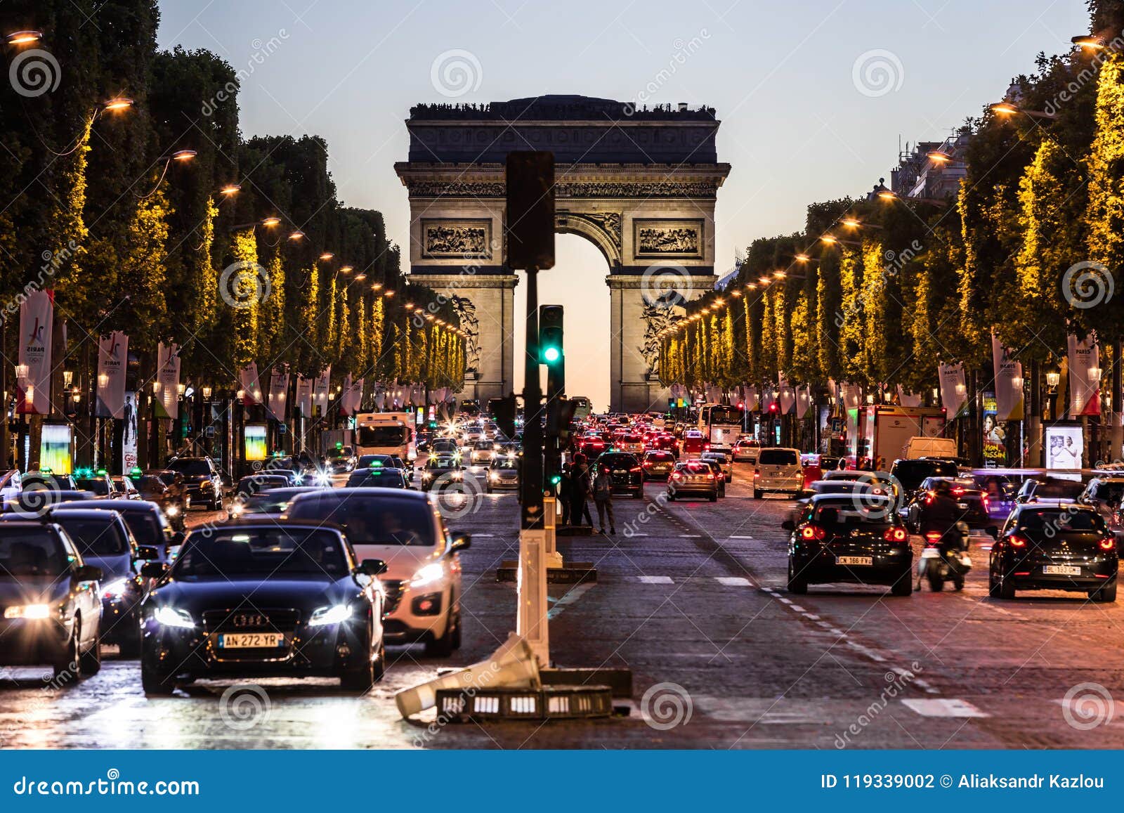 图：2021年巴黎香榭丽舍大道圣诞点灯仪式 - 新闻资讯