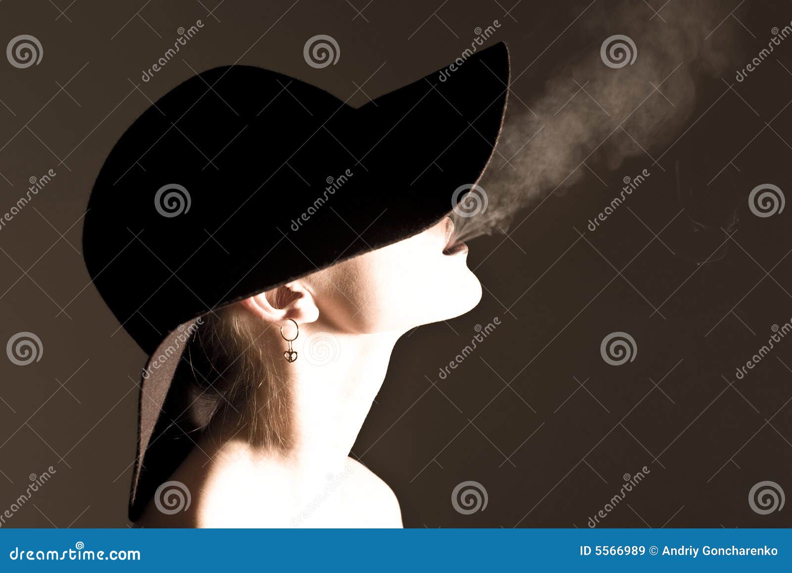 女人个性抽烟的jpg图片免费下载_编号z7ohwk5n1_图精灵