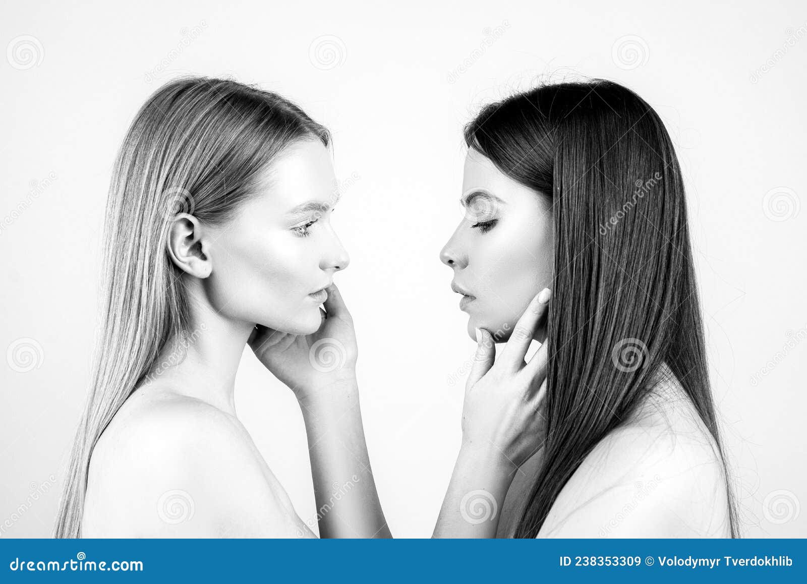 两个年轻可爱的女同性恋者拥抱 库存图片. 图片 包括有 同性恋, 爱好健美者, 色情, 欲望, 白种人, 表面 - 38091303