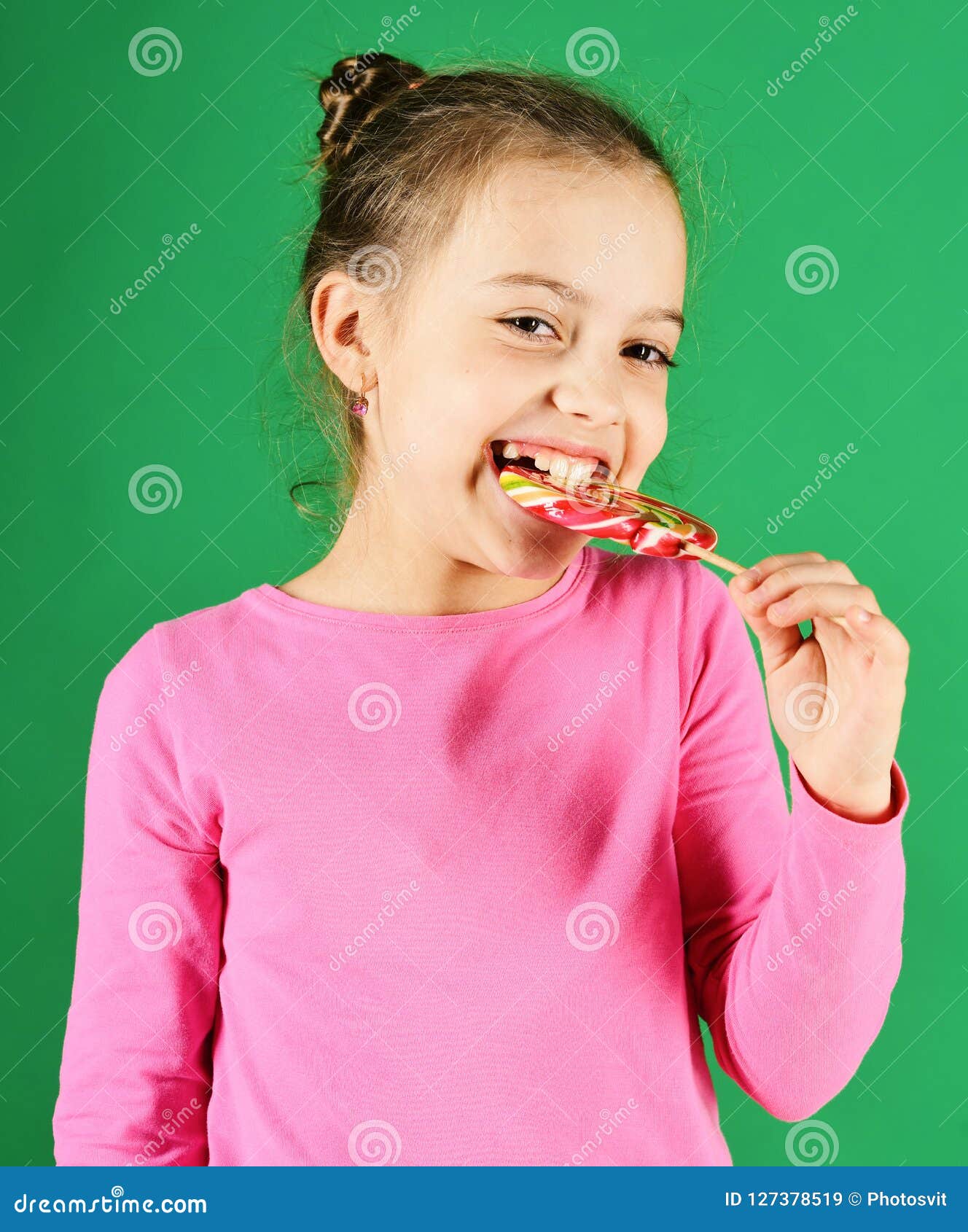 可爱的小女孩吃早餐在 库存照片. 图片 包括有 汁液, 子项, 表面, 叉子, 敬慕, 白种人, 逗人喜爱 - 48887002