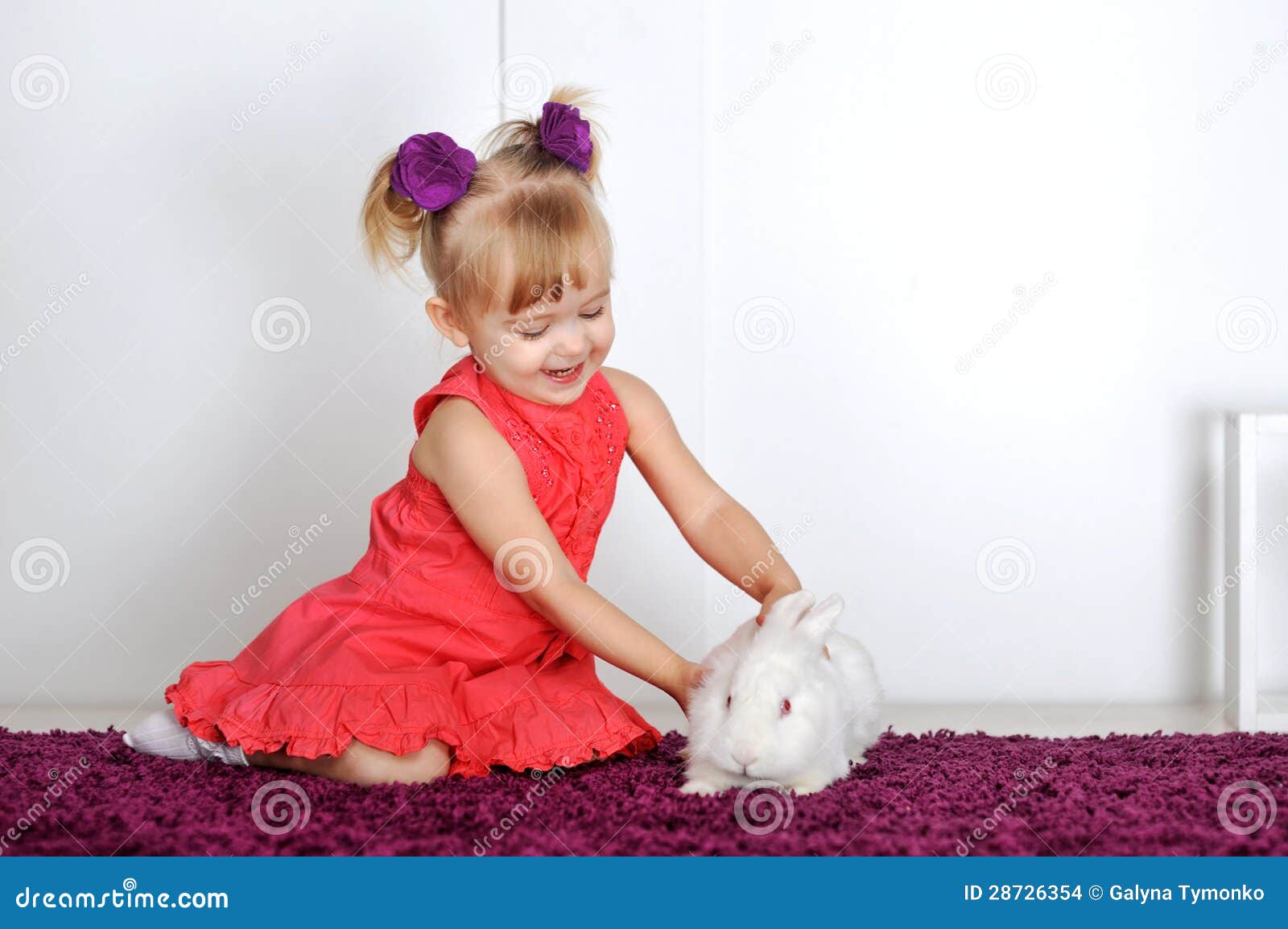 兔子与女孩背景图片_兔子与女孩背景素材图片_千库网