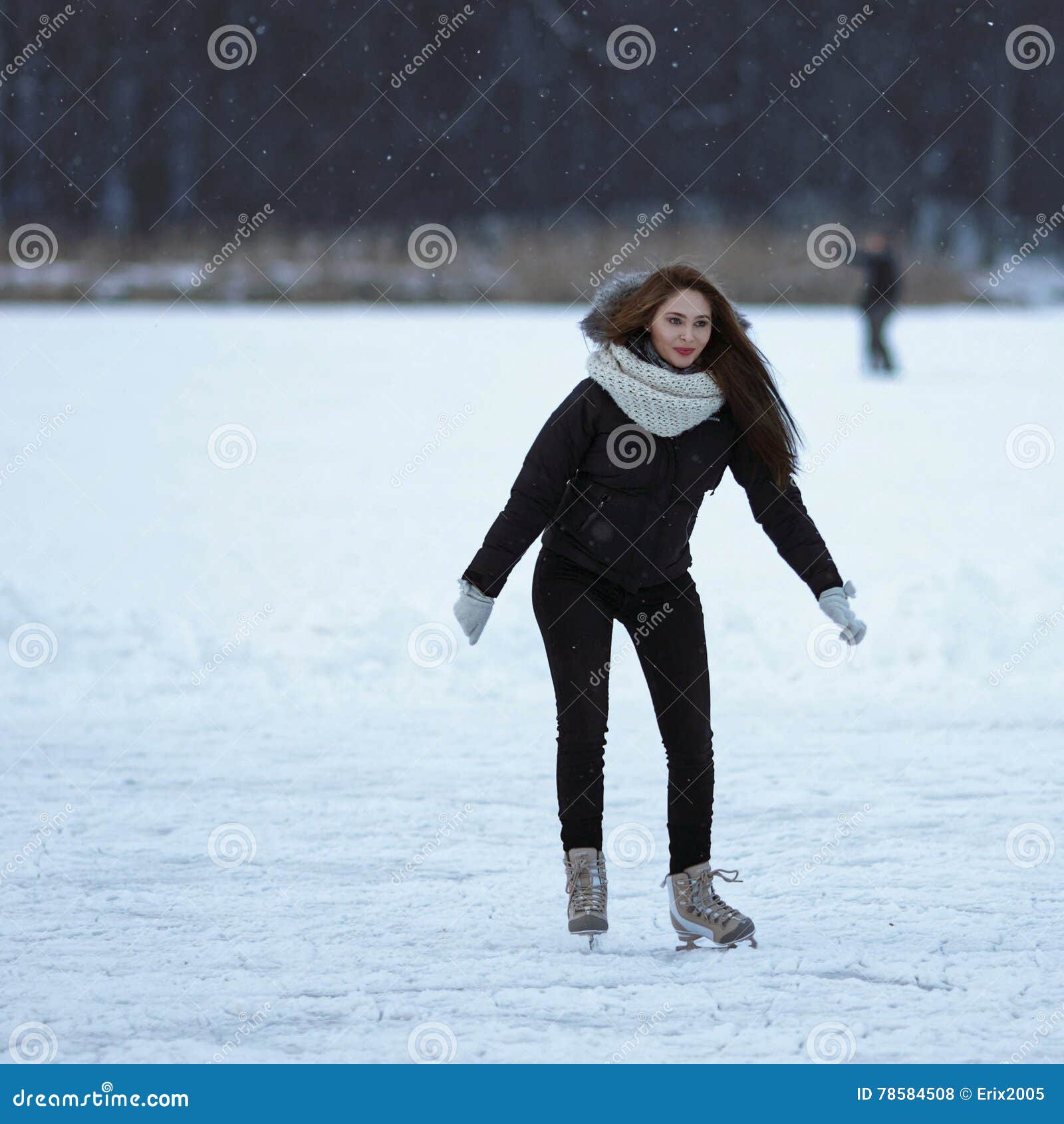 女孩四轮溜冰者 库存照片. 图片 包括有 犰狳, 户外, 溜冰者, 方式, 可爱, 魅力, 人们, 行程, 白种人 - 6288262