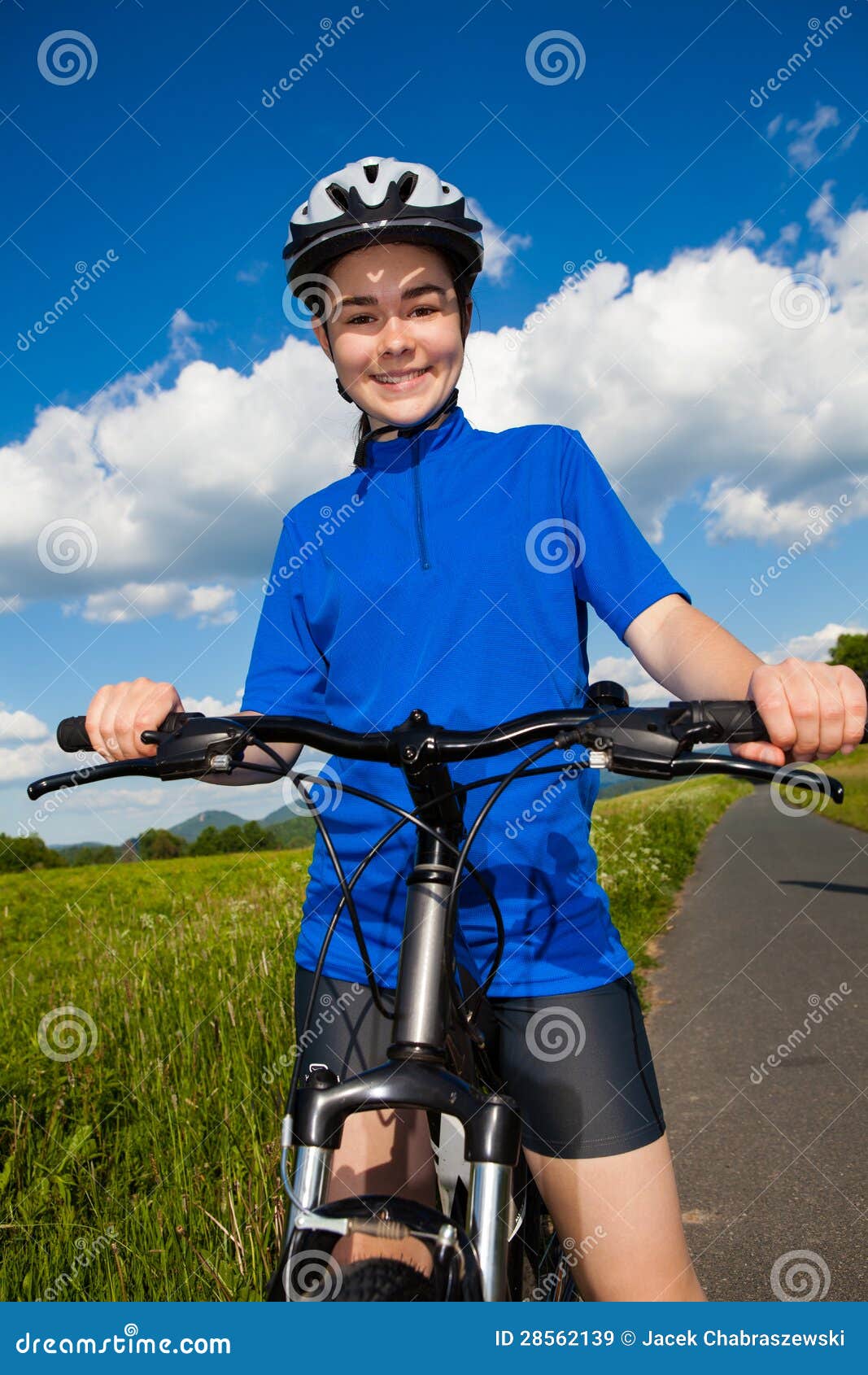 自行车女孩 库存照片. 图片 包括有 活动家, 重新创建, 自行车骑士, 乘驾, 户外, 快乐, 健康, 女孩 - 24808850