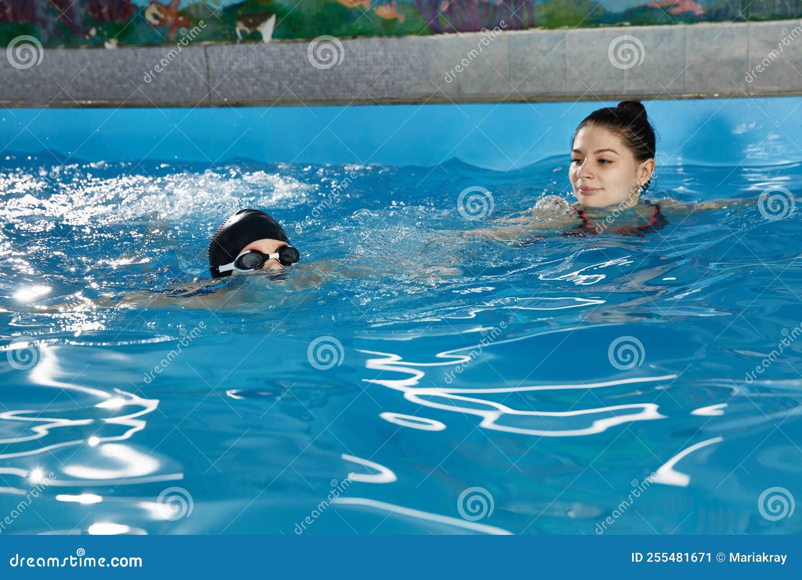 人们一起游泳，成群的游泳者行动起来插画图片素材_ID:427968091-Veer图库