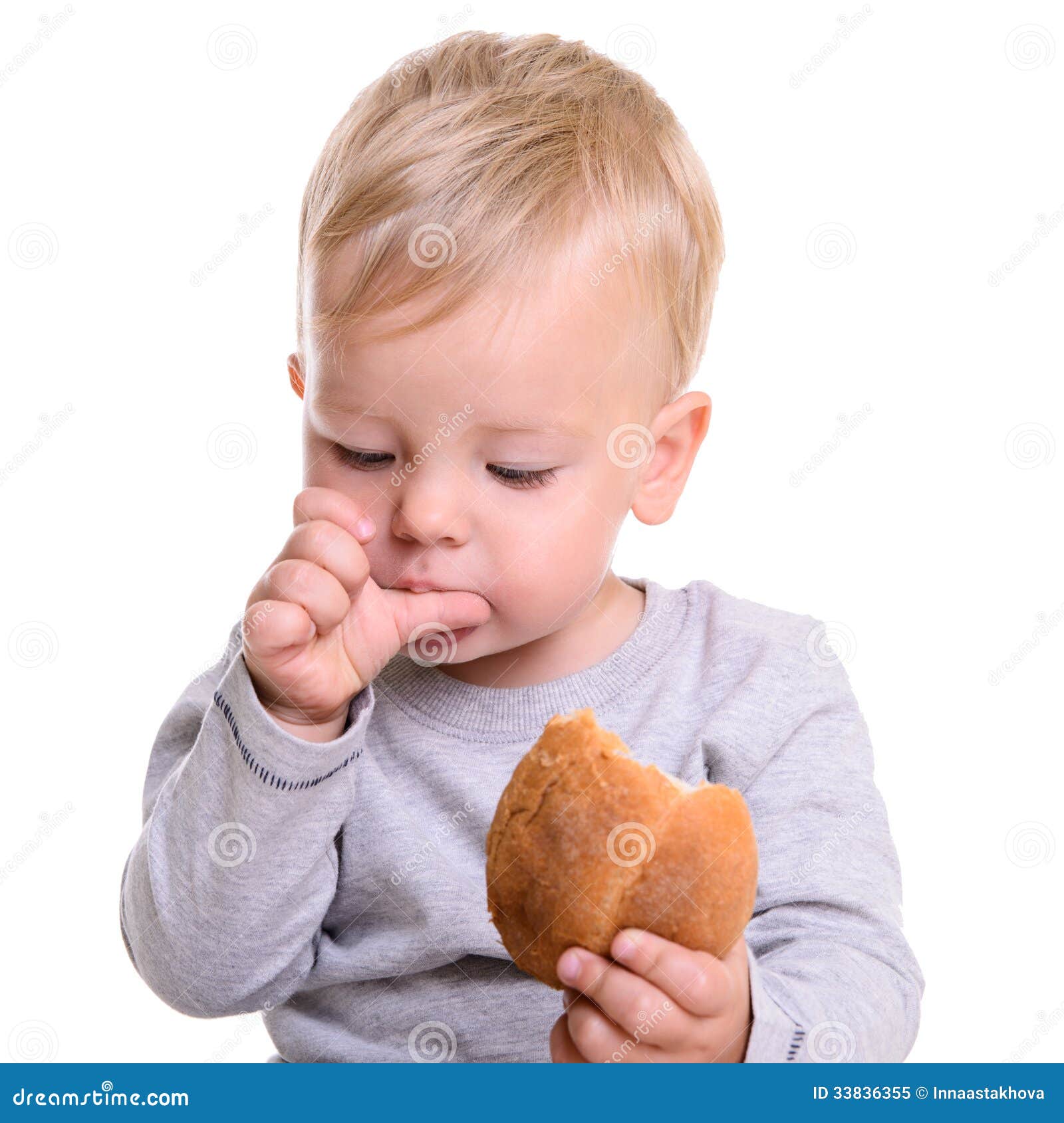 吃面包片的孩子图片素材-编号18107281-图行天下