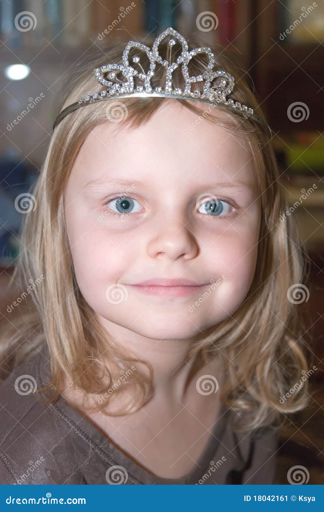 爆款儿童皇冠新娘头饰生日皇冠蛋糕皇冠手工皇冠珍珠皇冠女王皇冠-阿里巴巴