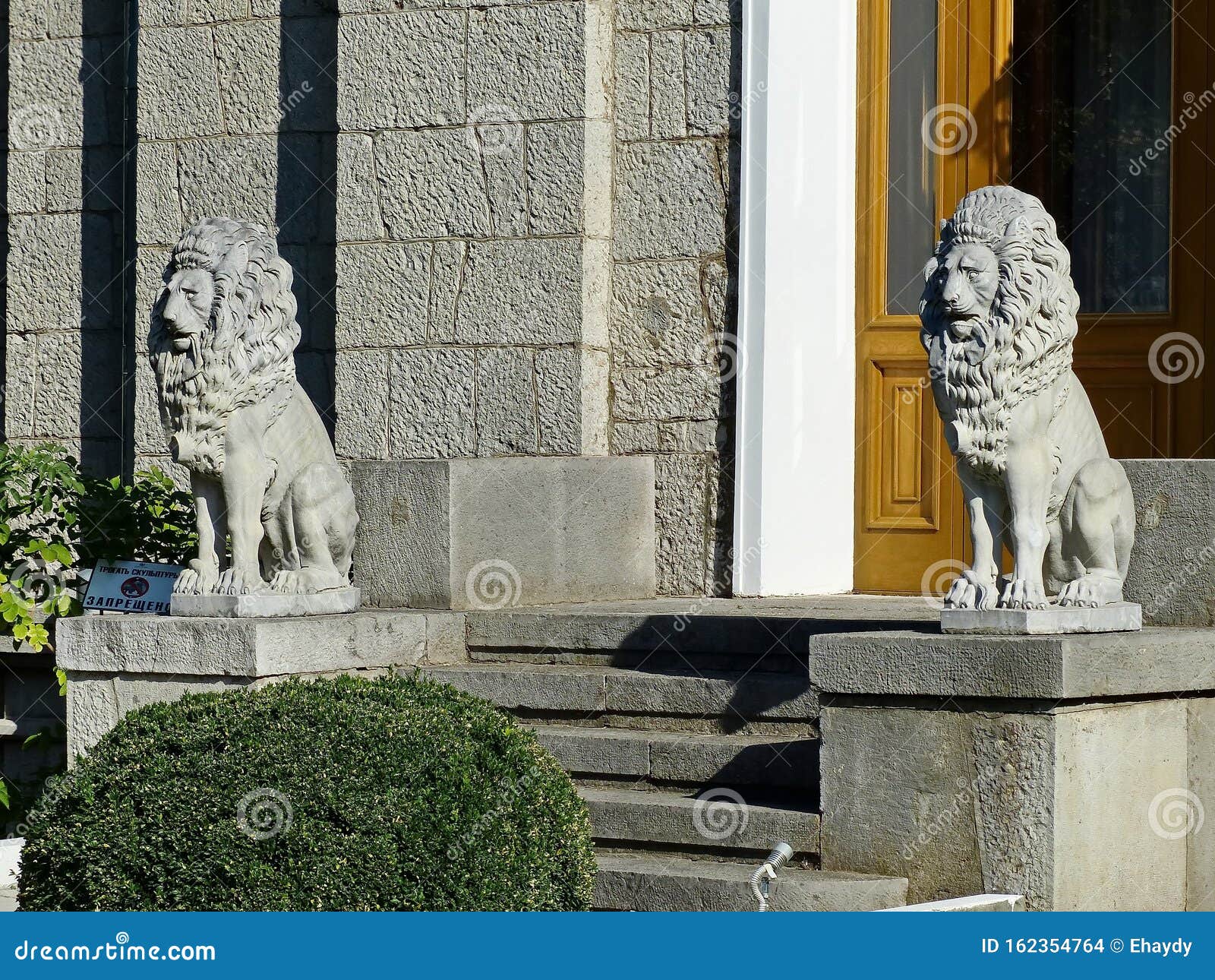 门前石狮子图片的各种造型大全-最好的石狮子厂家 _ 嘉祥佛像雕刻厂家