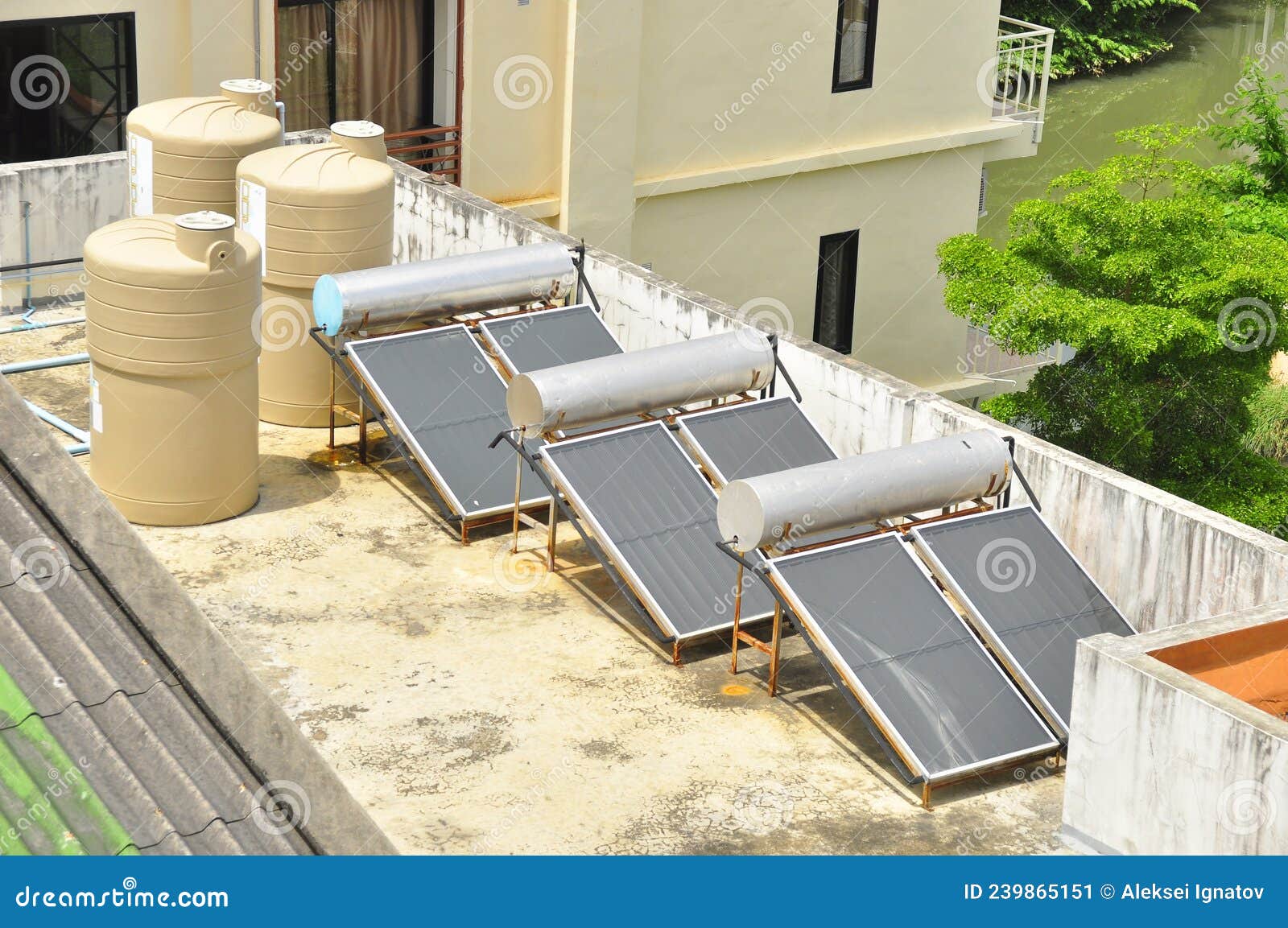 太阳能热泵效果图,包阳台太阳能桶效果图,阳台太阳能柜子效果图_大山谷图库