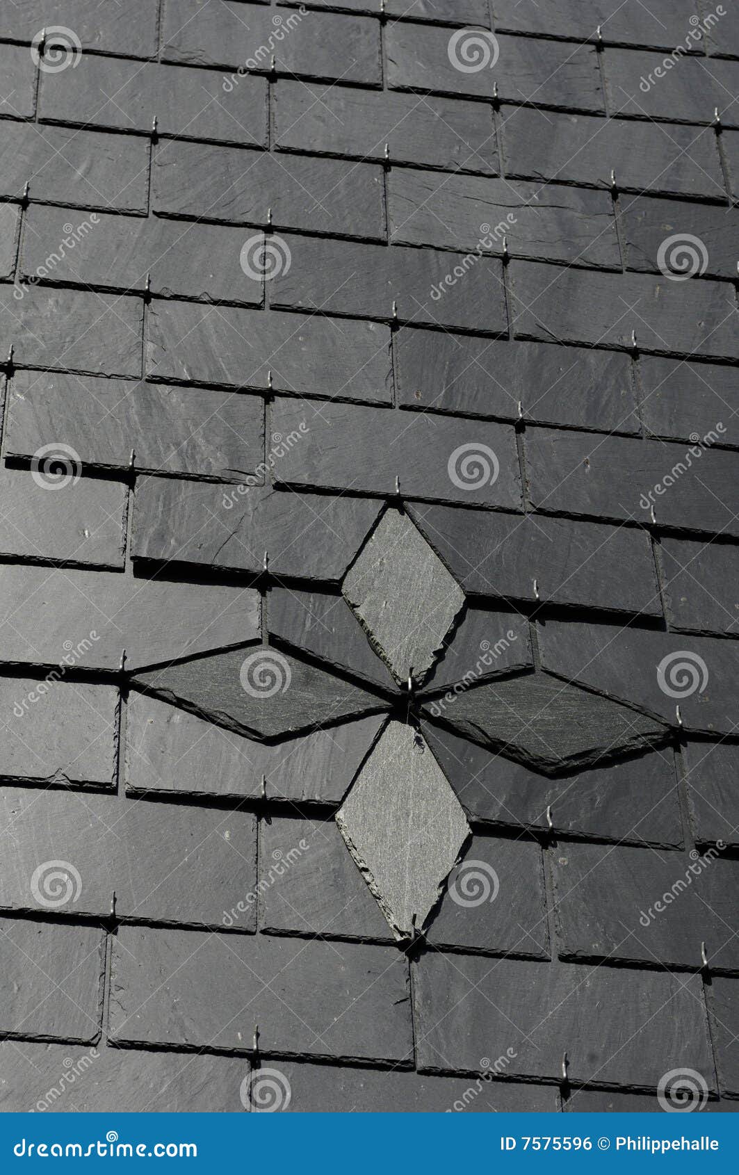 在屋顶的板岩瓦片 库存图片. 图片 包括有 家庭, 防水, 顶层, 布琼布拉, 户外, 屋顶, 板岩, 模式 - 47154317
