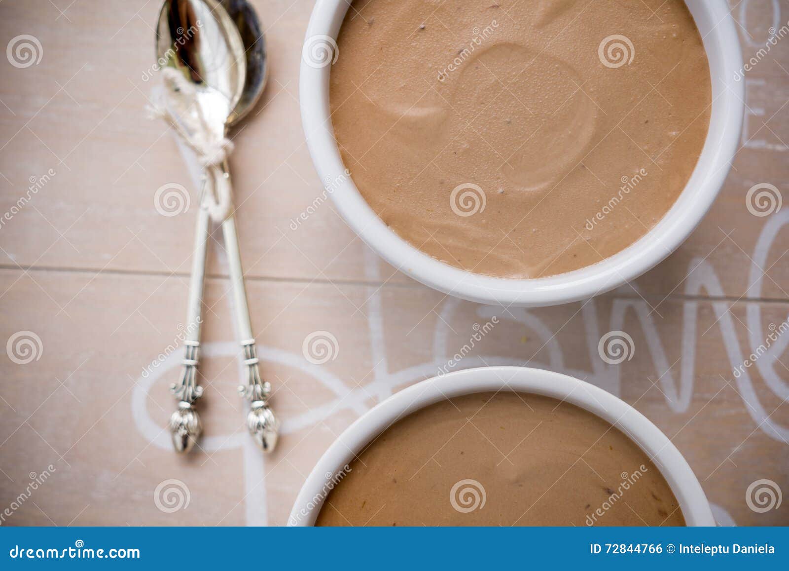 奶油甜点 库存图片. 图片 包括有 巧克力, 奶油甜点, 咖啡馆, 点心, 奶油, 抛光, 食物, 蓬松, 甜点 - 247301