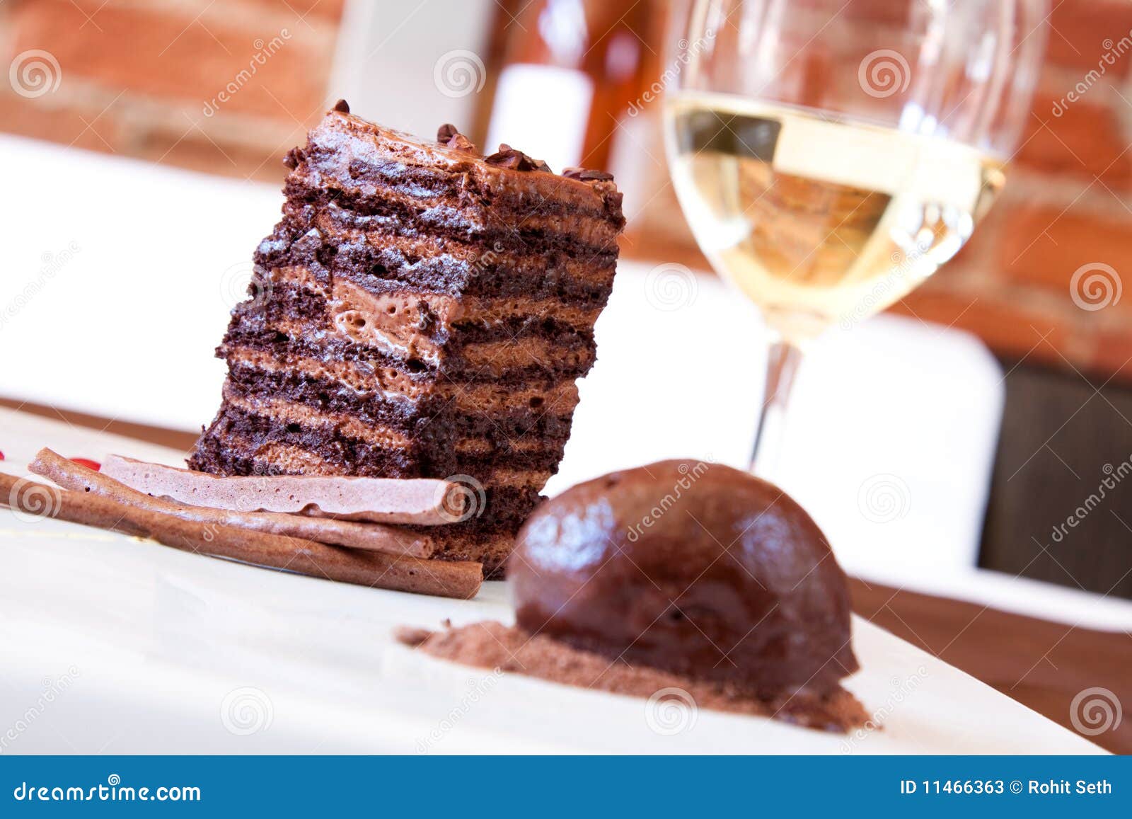 巧克力甜甜圈海绵蛋糕怎么做_巧克力甜甜圈海绵蛋糕的做法_泣哥儿的厨房故事_豆果美食