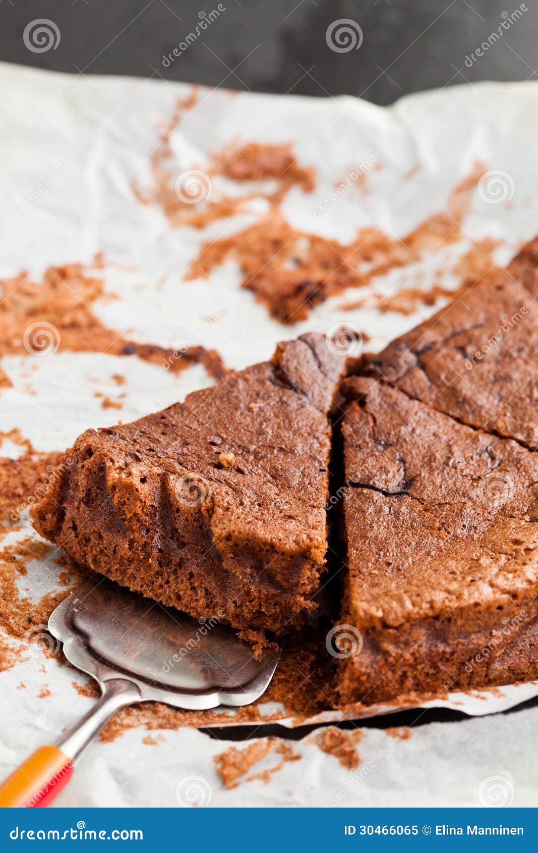 巧克力夹心蛋糕-切片 库存照片. 图片 包括有 美食, 剪切, 甜点, 食物, 奶油, 款待, 黑暗, 烘烤 - 30878026