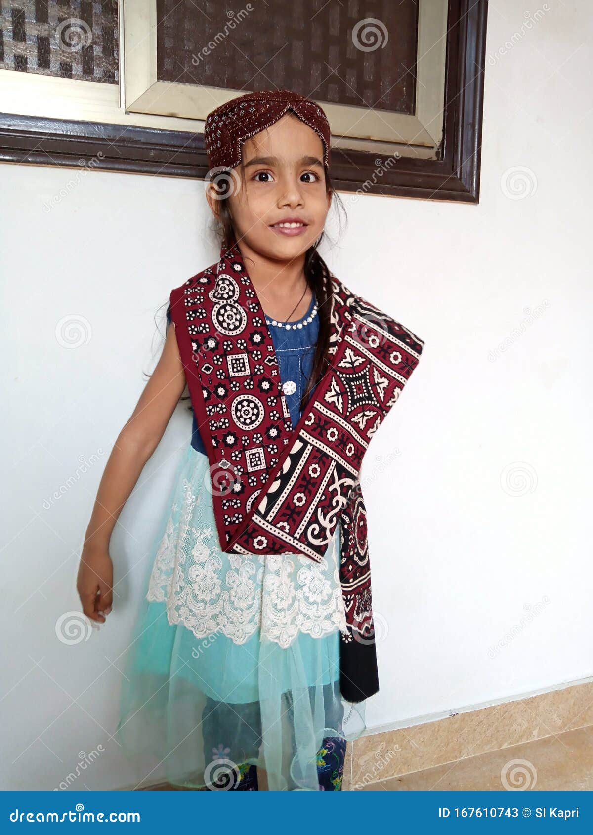 豆田， 巴基斯坦贫民窟课堂上的小女孩，来自摄影师Muhammed