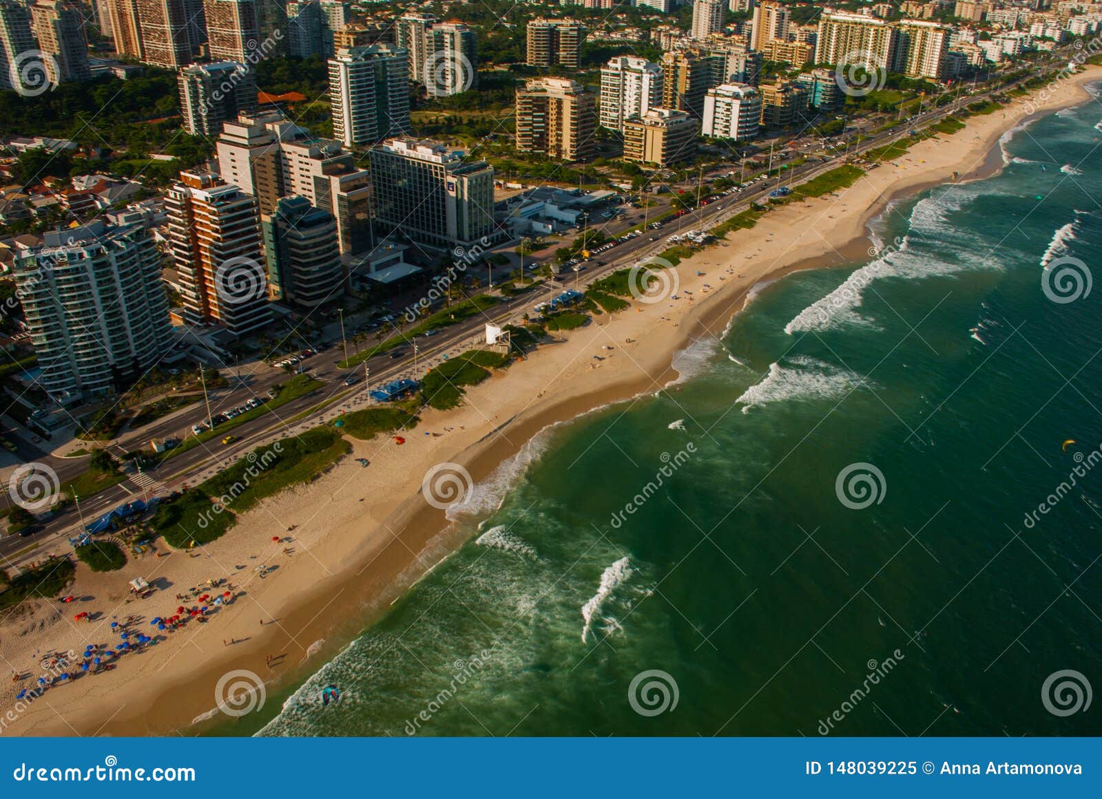 巴拉在一次直升机飞行期间的da Tijuca鸟瞰图在里约热内卢市，巴西，美国