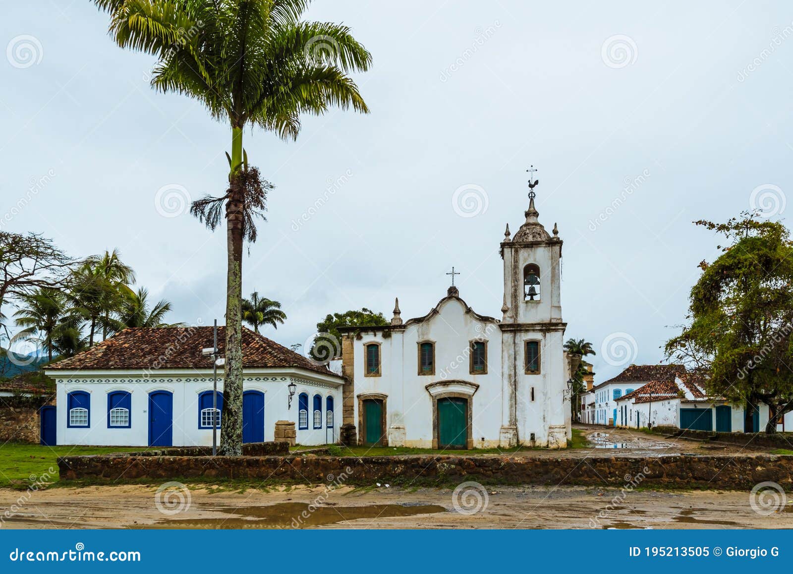 历史中心街道与餐馆桌的在Paraty，里约热内卢，巴西 编辑类库存照片 - 图片 包括有 里约热内卢, 鹅卵石: 151825203