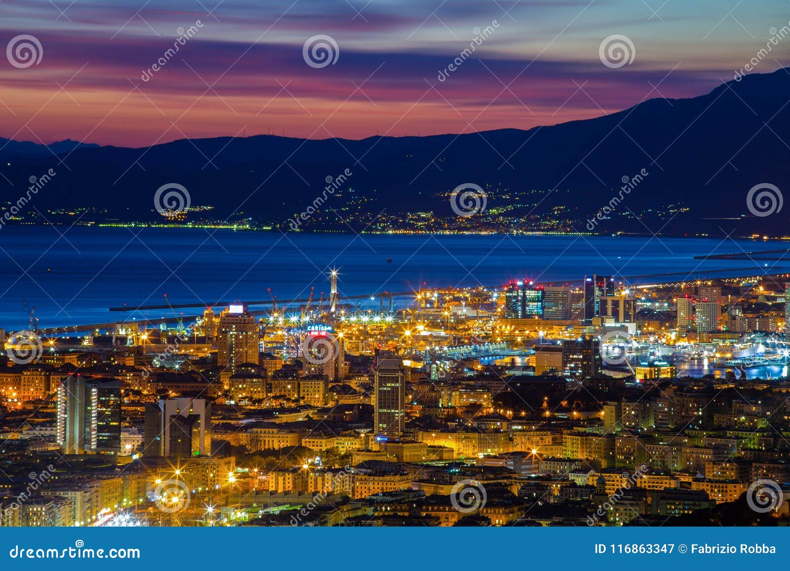 市的鸟瞰图黄昏的热那亚，意大利 图库摄影片. 图片 包括有 ä¸­å¿ƒ, æ¨ªå ‘, å•†ä¸š - 116863347