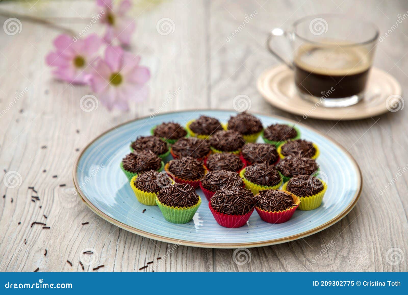 布里吉罗传统巴西甜 库存图片. 图片 包括有 çƒ¹è°ƒ, ç‰›å¥¶, œç, å —è œ, é ¢åœ… - 209302775