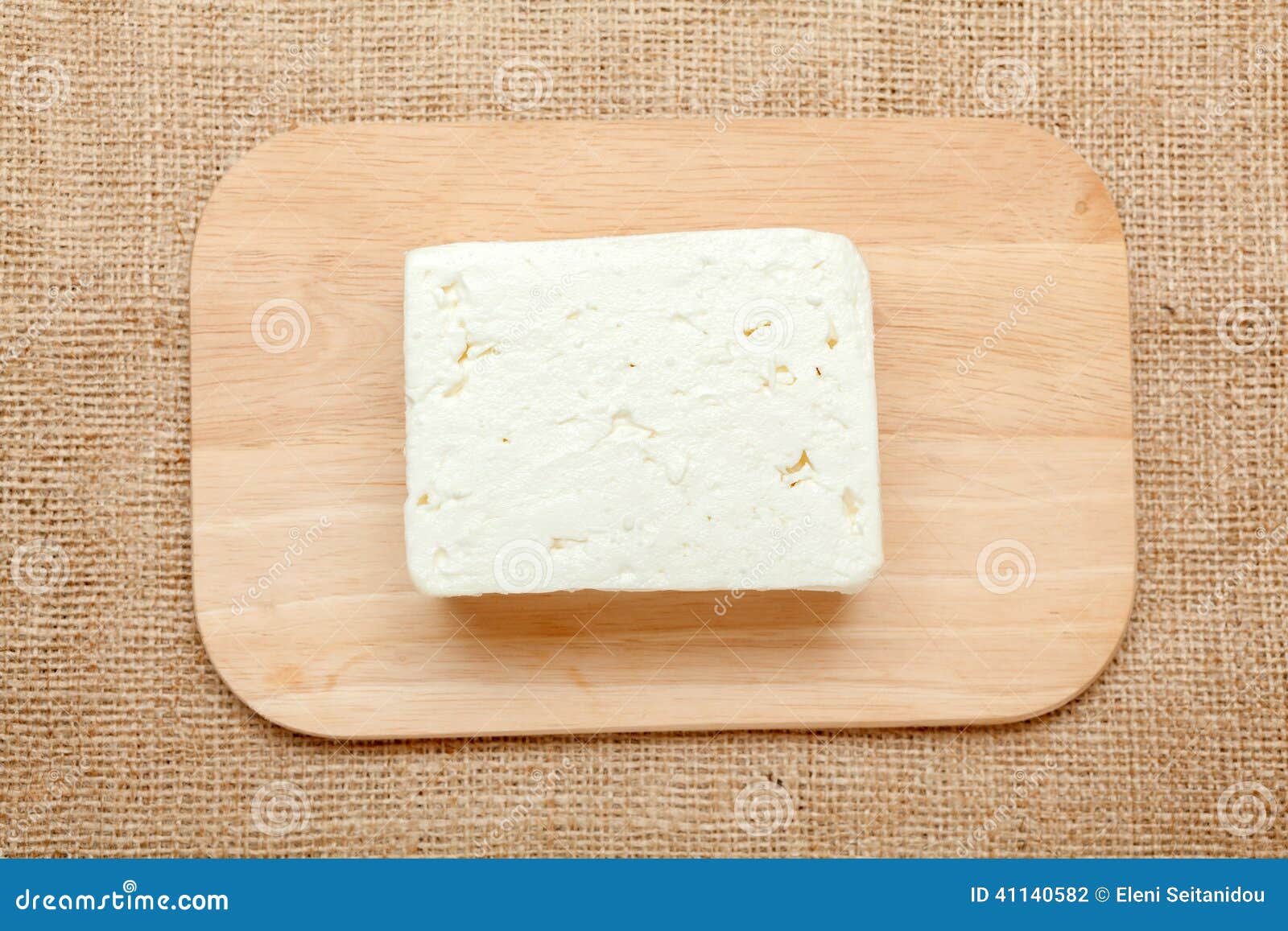 新鲜的cutted希腊白软干酪的部分 库存照片. 图片 包括有 成份, 地中海, 用卤汁泡, 快餐, 部分 - 64594144