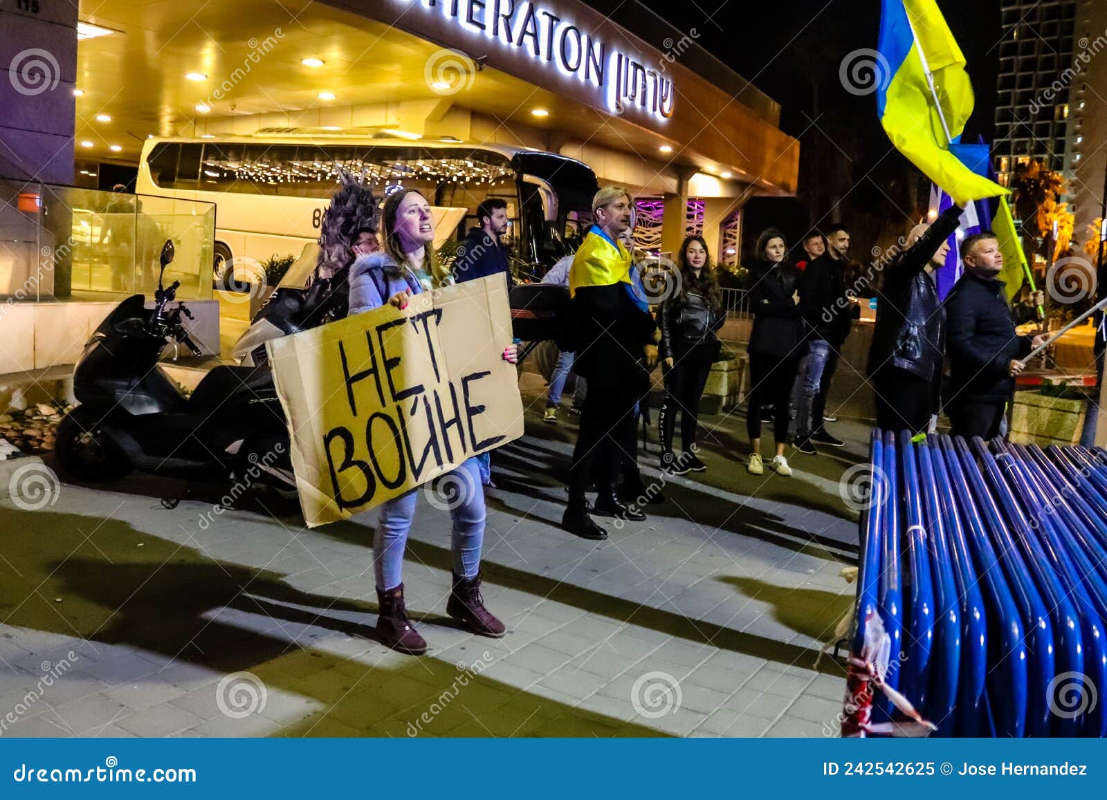2022年3月01日乌克兰战争抗议特拉维夫 编辑类库存图片. 图片 包括有 人们, 被授予的, 抗议者 - 242541919
